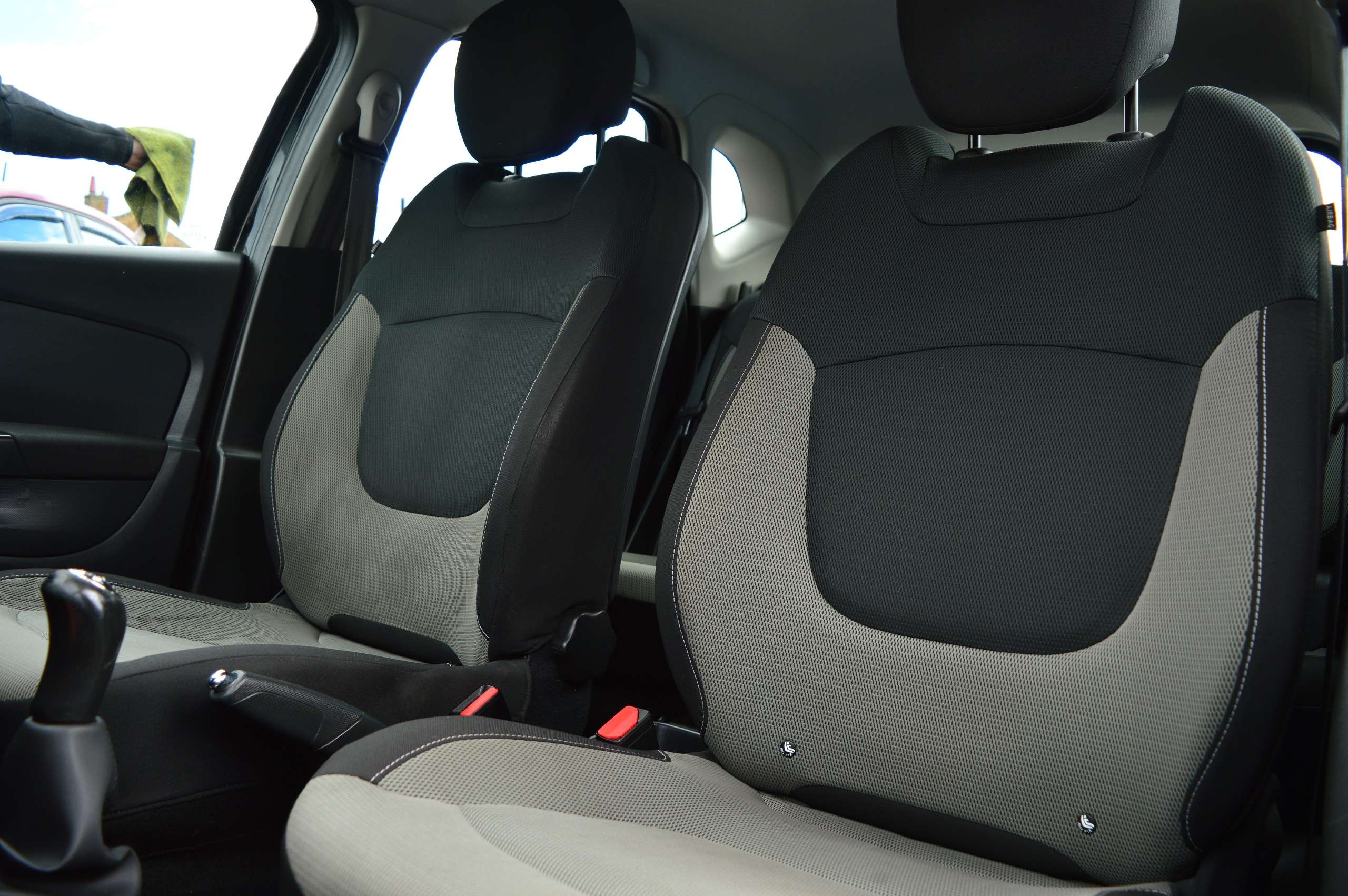 A 2013 RENAULT CAPTUR 0.9 TCe ENERGY Expression + SUV 5dr Petrol Manual Euro 5 (s/s) (90 ps) A 2013 RENAULT CAPTUR 0.9 TCe ENERGY Expression + SUV 5dr Petrol Manual Euro 5 (s/s) (90 ps)