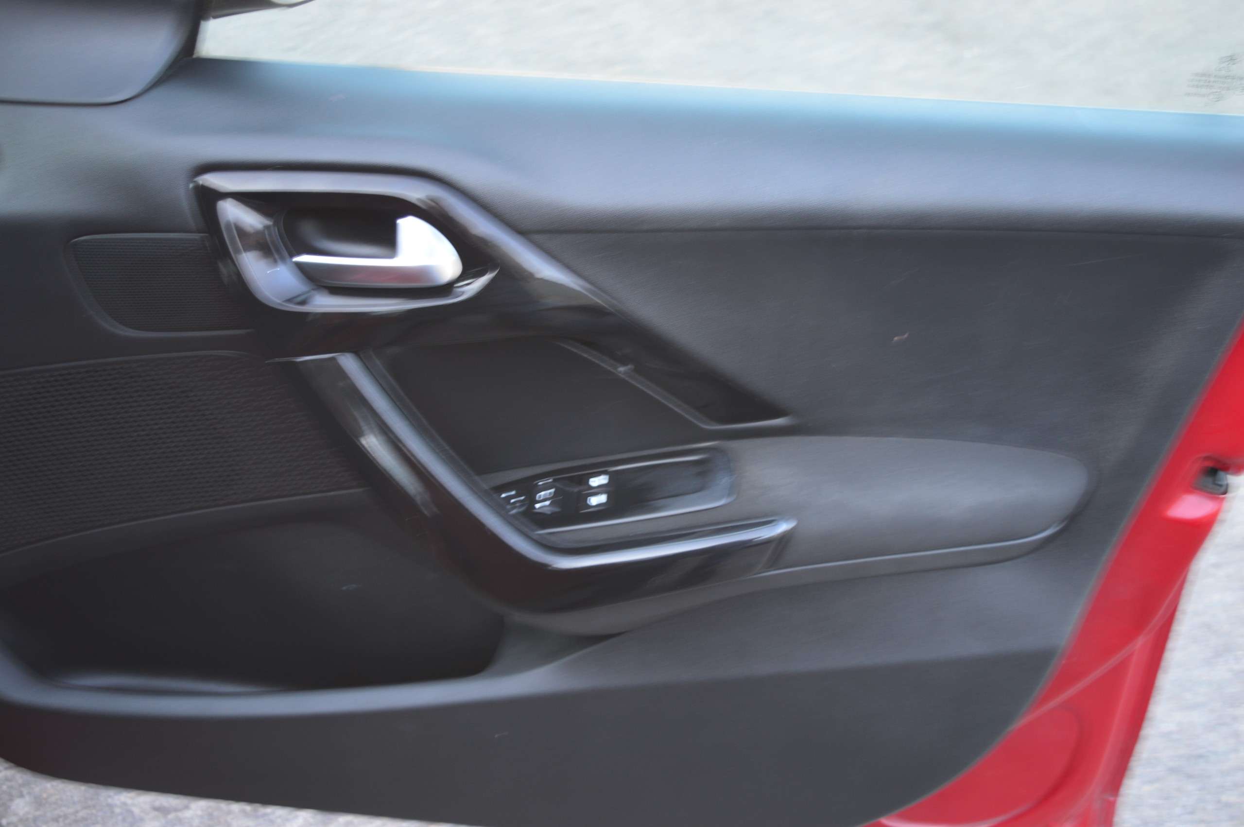 2013 PEUGEOT 208 2013 PEUGEOT 208