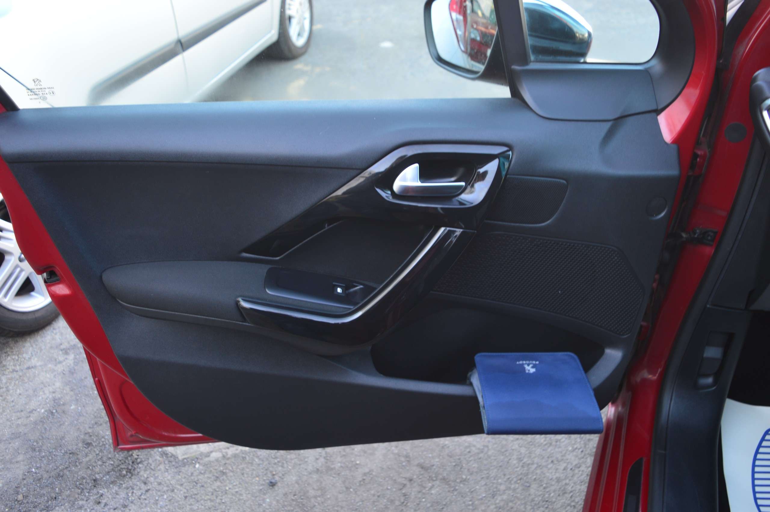 2015 PEUGEOT 208 2015 PEUGEOT 208