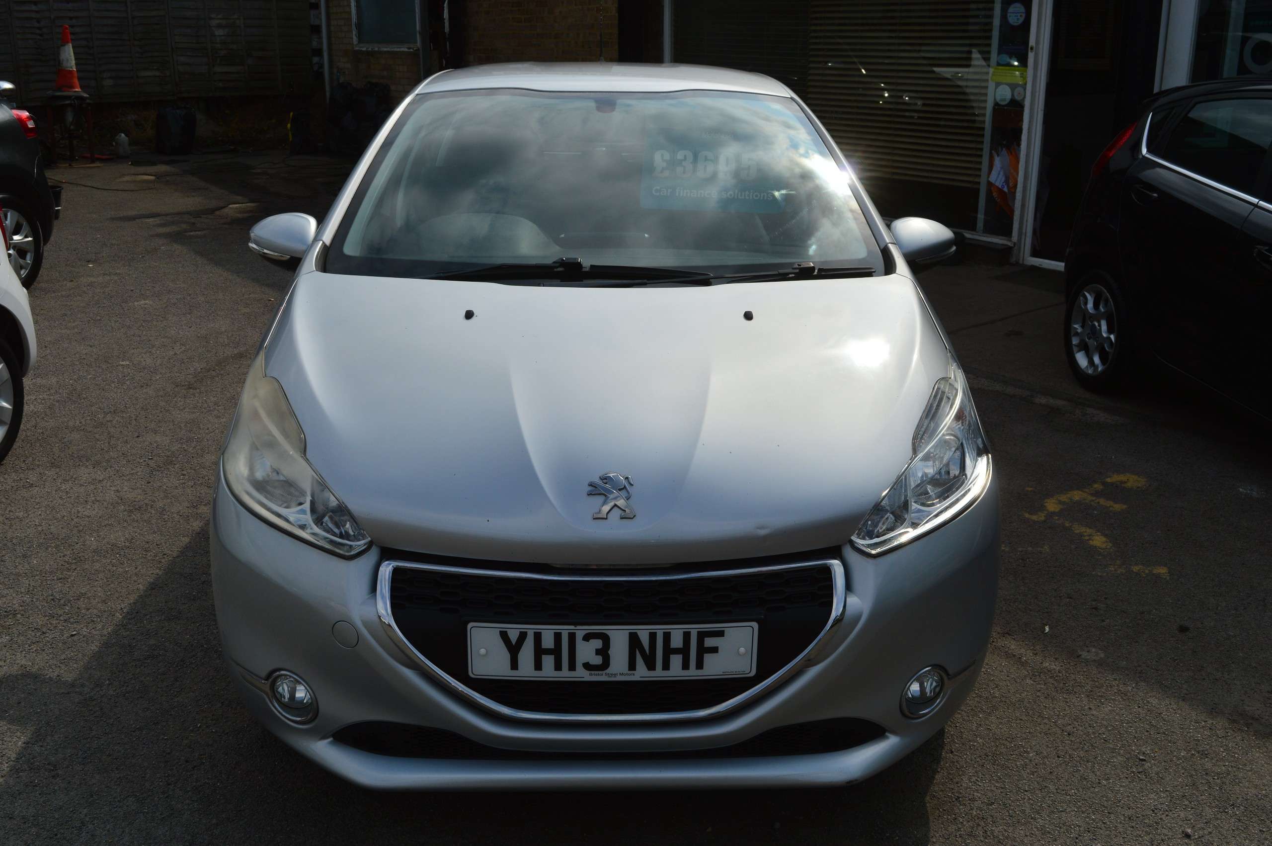 A 2013 PEUGEOT 208 1.2 VTi Active Hatchback 5dr Petrol Manual Euro 5 (82 ps) A 2013 PEUGEOT 208 1.2 VTi Active Hatchback 5dr Petrol Manual Euro 5 (82 ps)