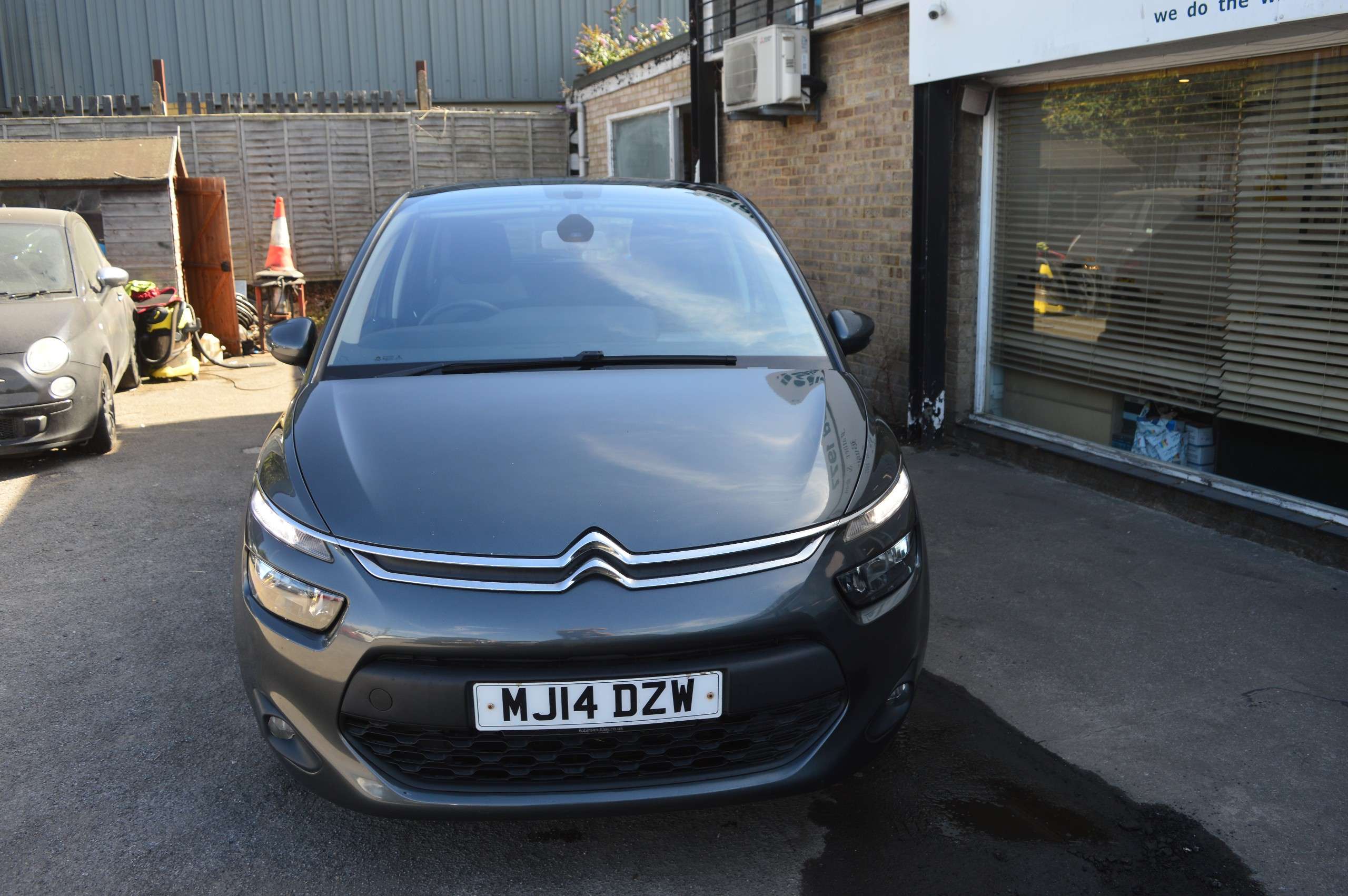 A 2014 CITROEN C4 PICASSO 1.6 e-HDi Airdream VTR+ MPV 5dr Diesel Manual Euro 5 (s/s) (115 ps) A 2014 CITROEN C4 PICASSO 1.6 e-HDi Airdream VTR+ MPV 5dr Diesel Manual Euro 5 (s/s) (115 ps)