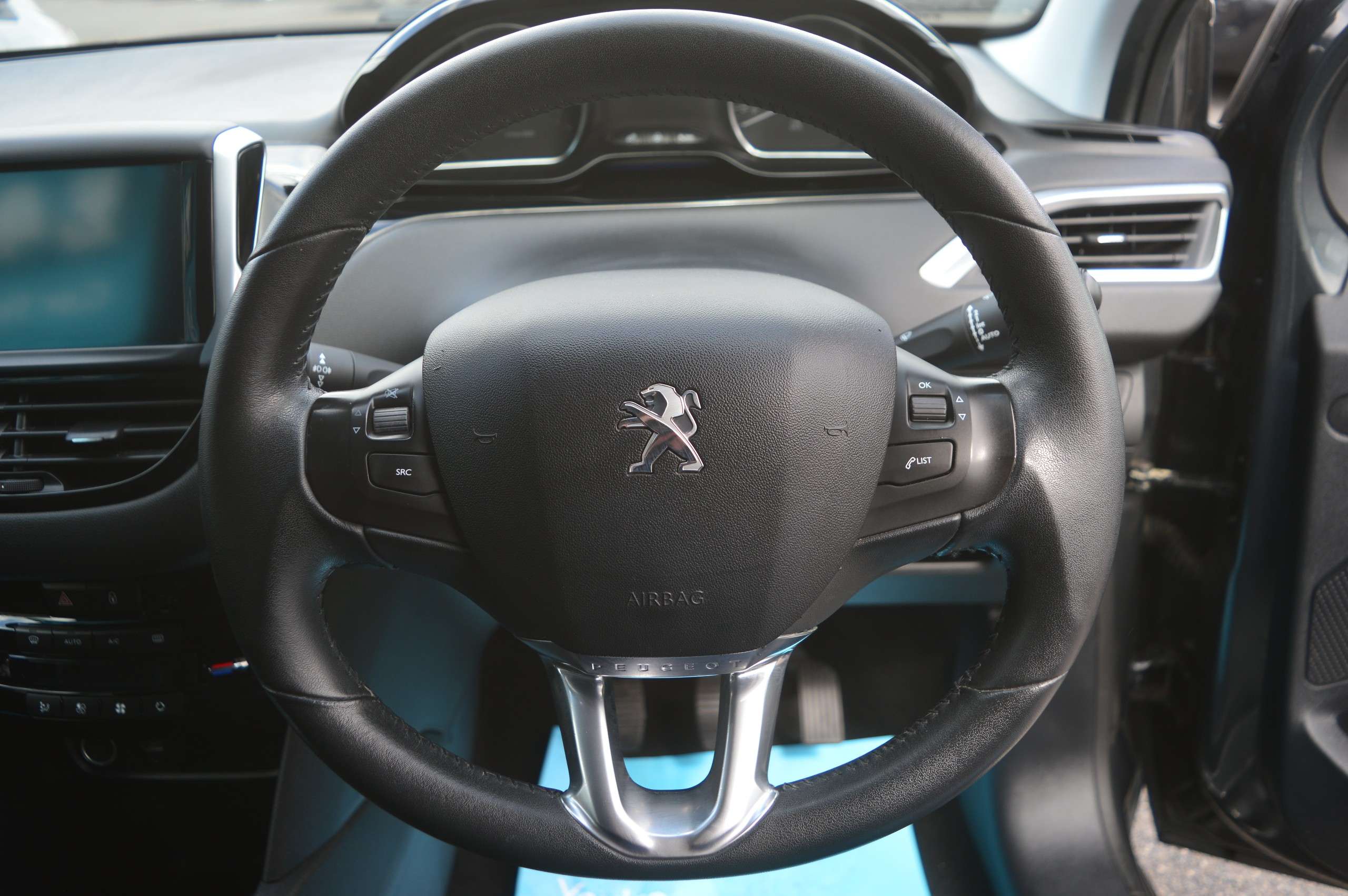 2015 PEUGEOT 208 2015 PEUGEOT 208