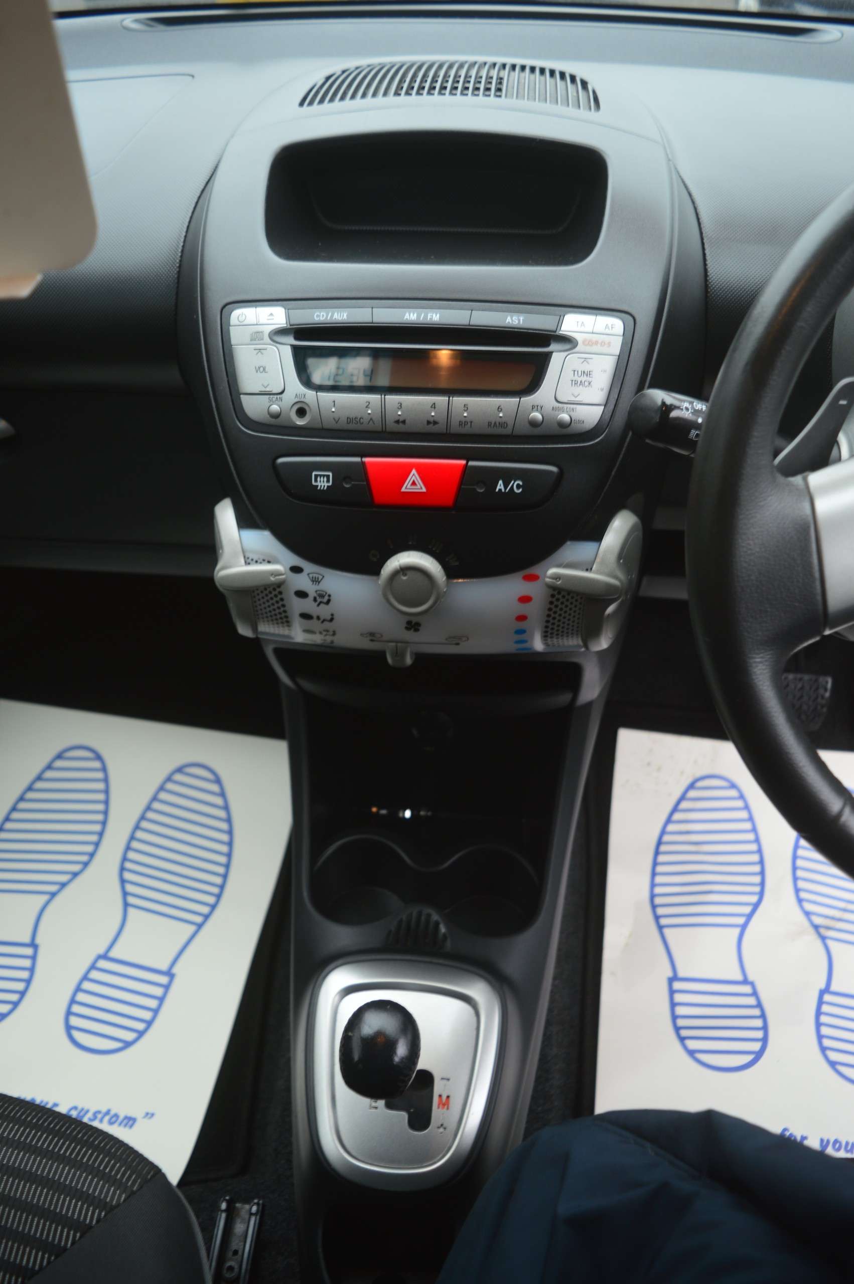 2013 PEUGEOT 107 2013 PEUGEOT 107