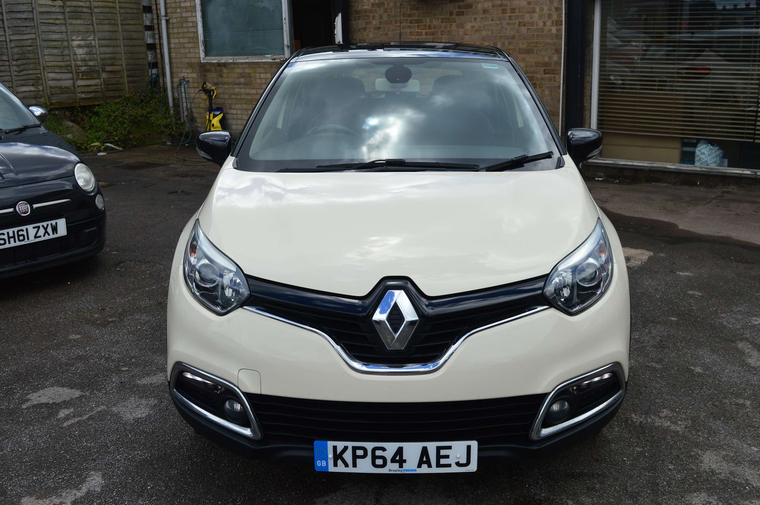 A 2014 RENAULT CAPTUR 1.5 dCi ENERGY Dynamique MediaNav SUV 5dr Diesel Manual Euro 5 (s/s) (90 ps) A 2014 RENAULT CAPTUR 1.5 dCi ENERGY Dynamique MediaNav SUV 5dr Diesel Manual Euro 5 (s/s) (90 ps)
