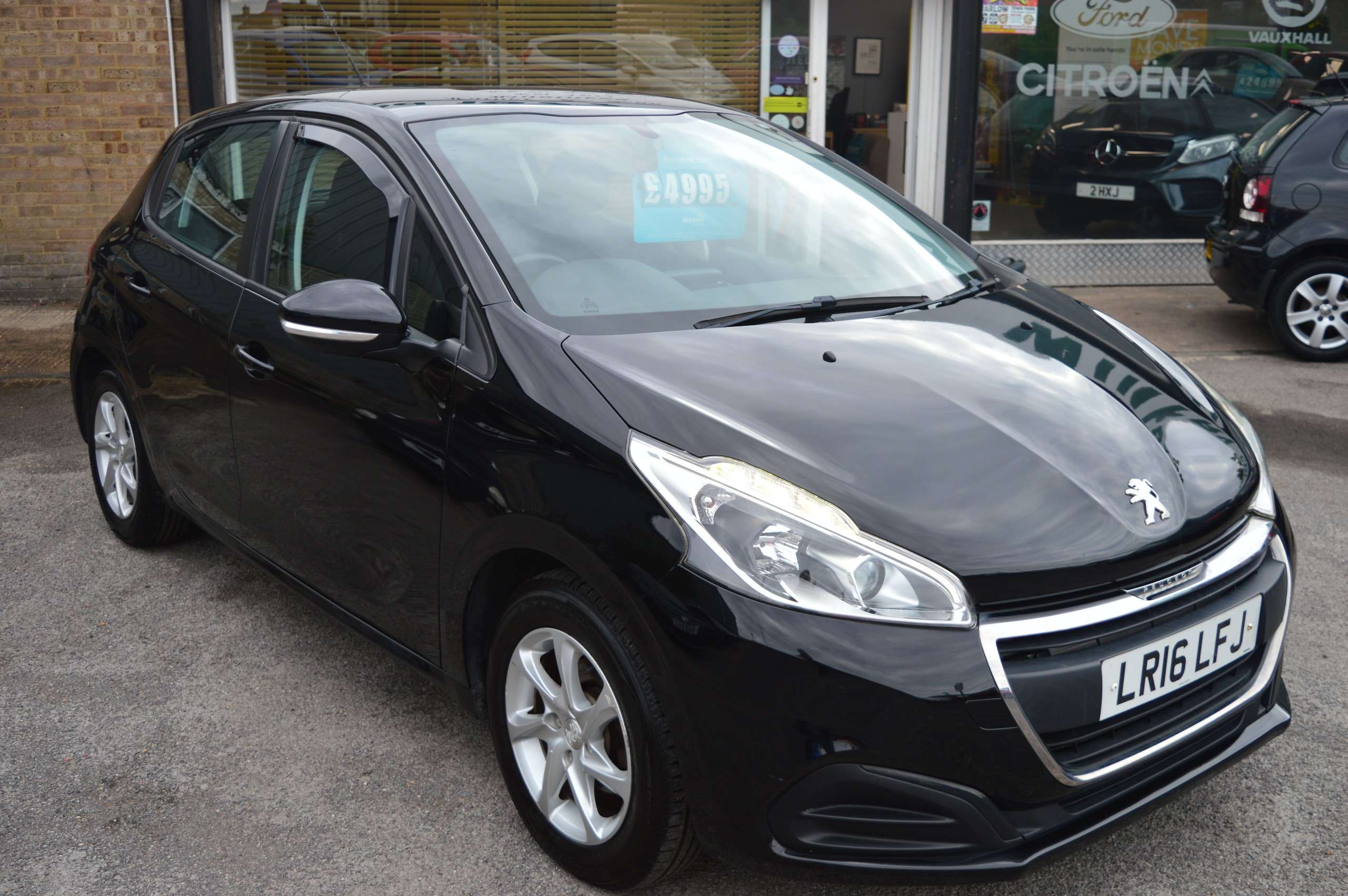 A 2016 PEUGEOT 208 1.2 PureTech Active Hatchback 5dr Petrol Manual Euro 6 (82 ps) A 2016 PEUGEOT 208 1.2 PureTech Active Hatchback 5dr Petrol Manual Euro 6 (82 ps)