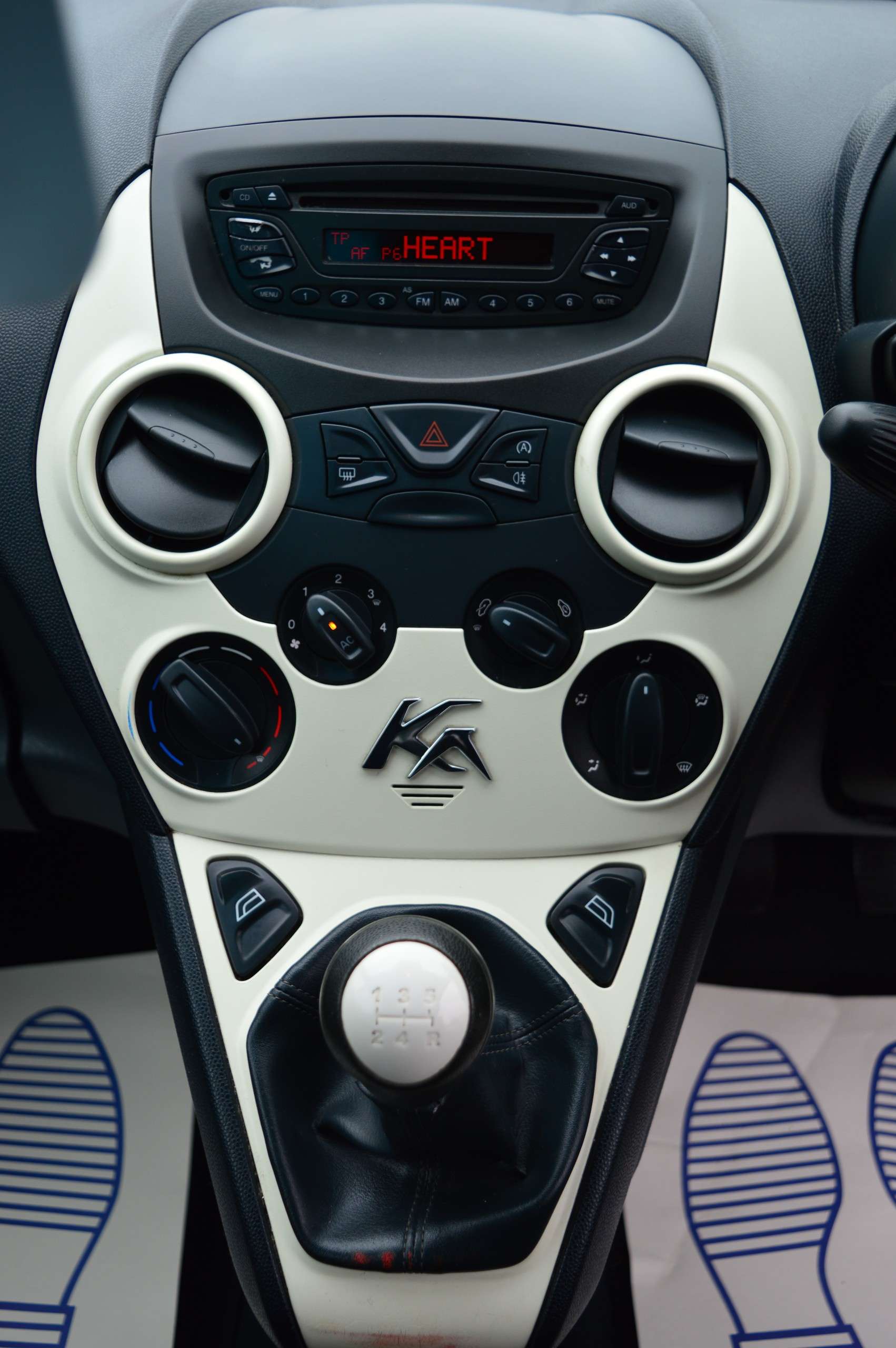 2011 FORD KA 2011 FORD KA