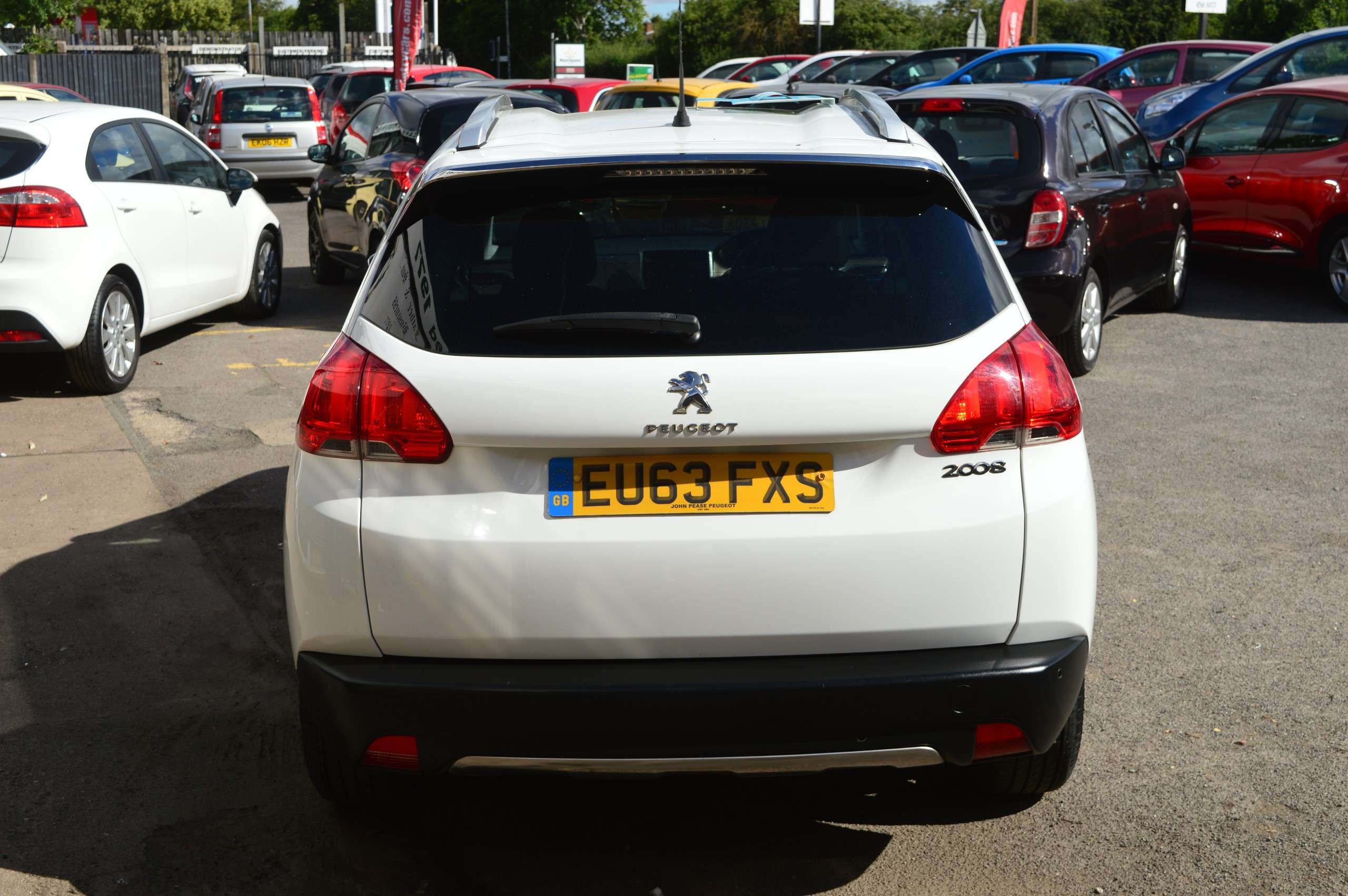 A 2013 PEUGEOT 2008 1.2 VTi Allure SUV 5dr Petrol Manual Euro 5 (82 ps) A 2013 PEUGEOT 2008 1.2 VTi Allure SUV 5dr Petrol Manual Euro 5 (82 ps)