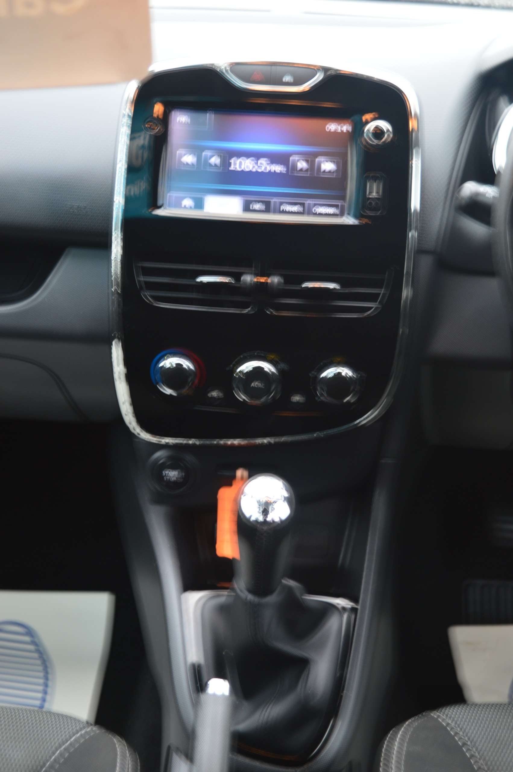 2015 RENAULT CLIO 2015 RENAULT CLIO