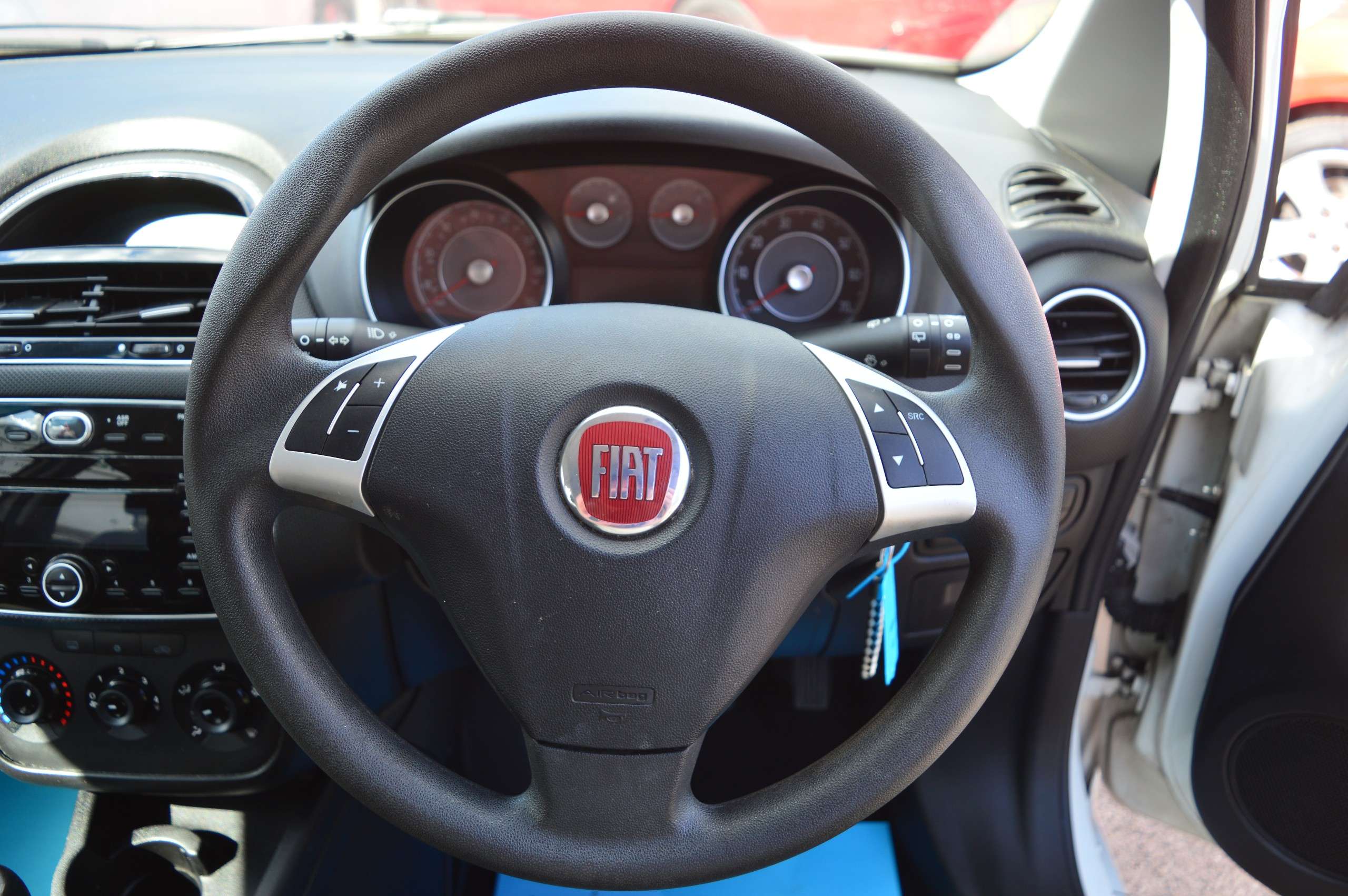 A 2017 FIAT PUNTO 1.2 Pop + Hatchback 5dr Petrol Euro 6 (69 bhp) A 2017 FIAT PUNTO 1.2 Pop + Hatchback 5dr Petrol Euro 6 (69 bhp)