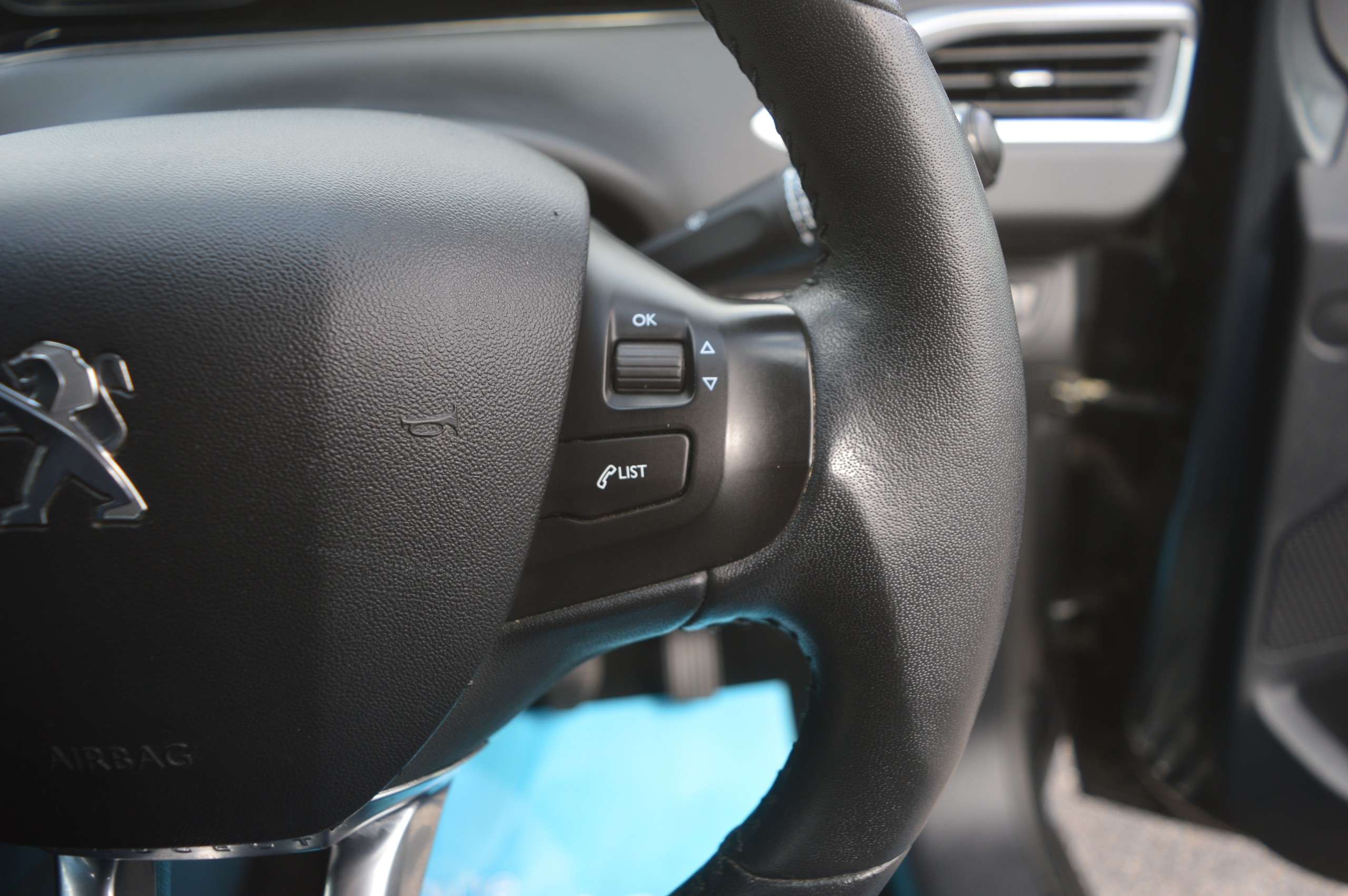 2015 PEUGEOT 208 2015 PEUGEOT 208