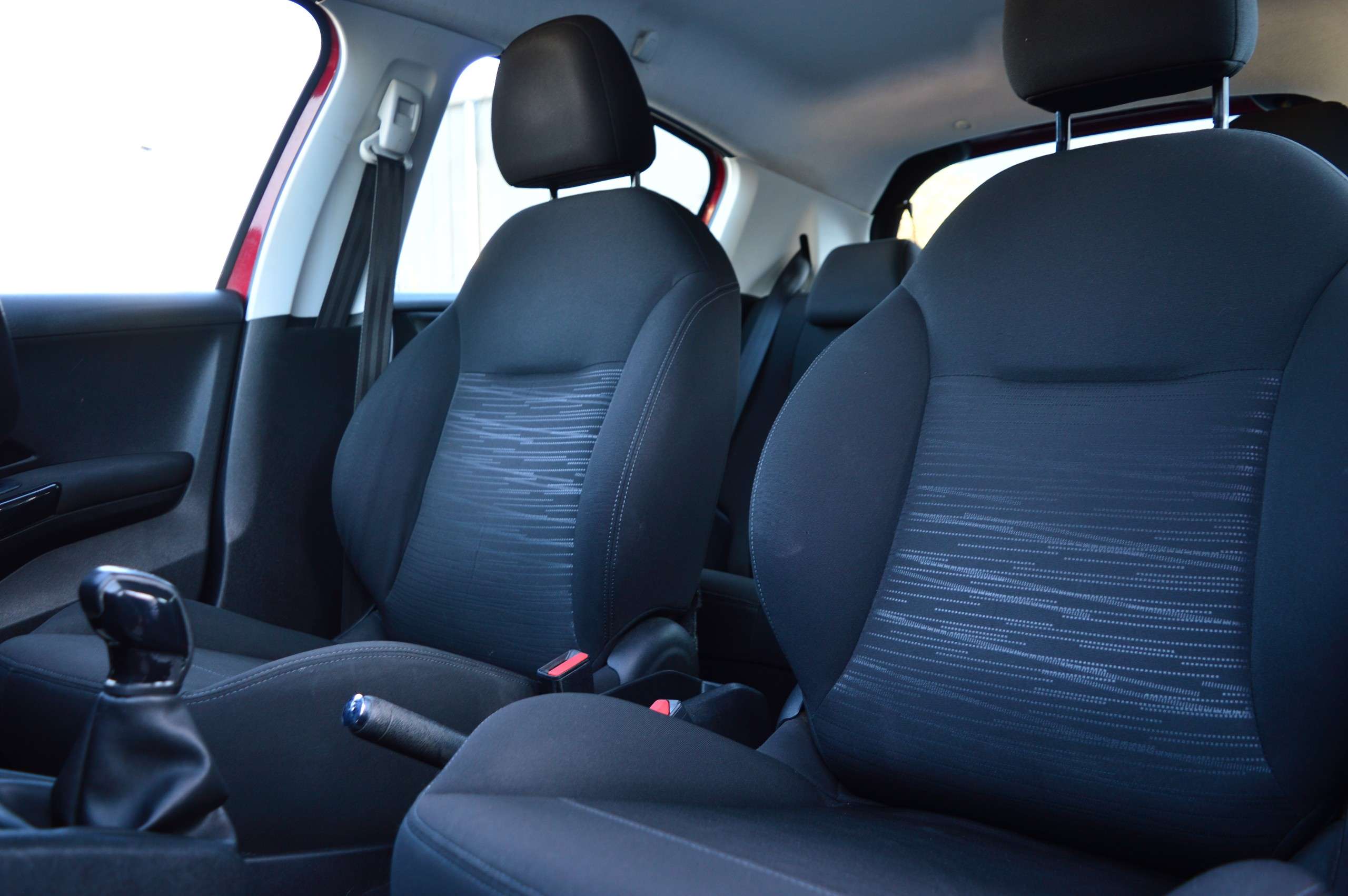 2013 PEUGEOT 208 2013 PEUGEOT 208