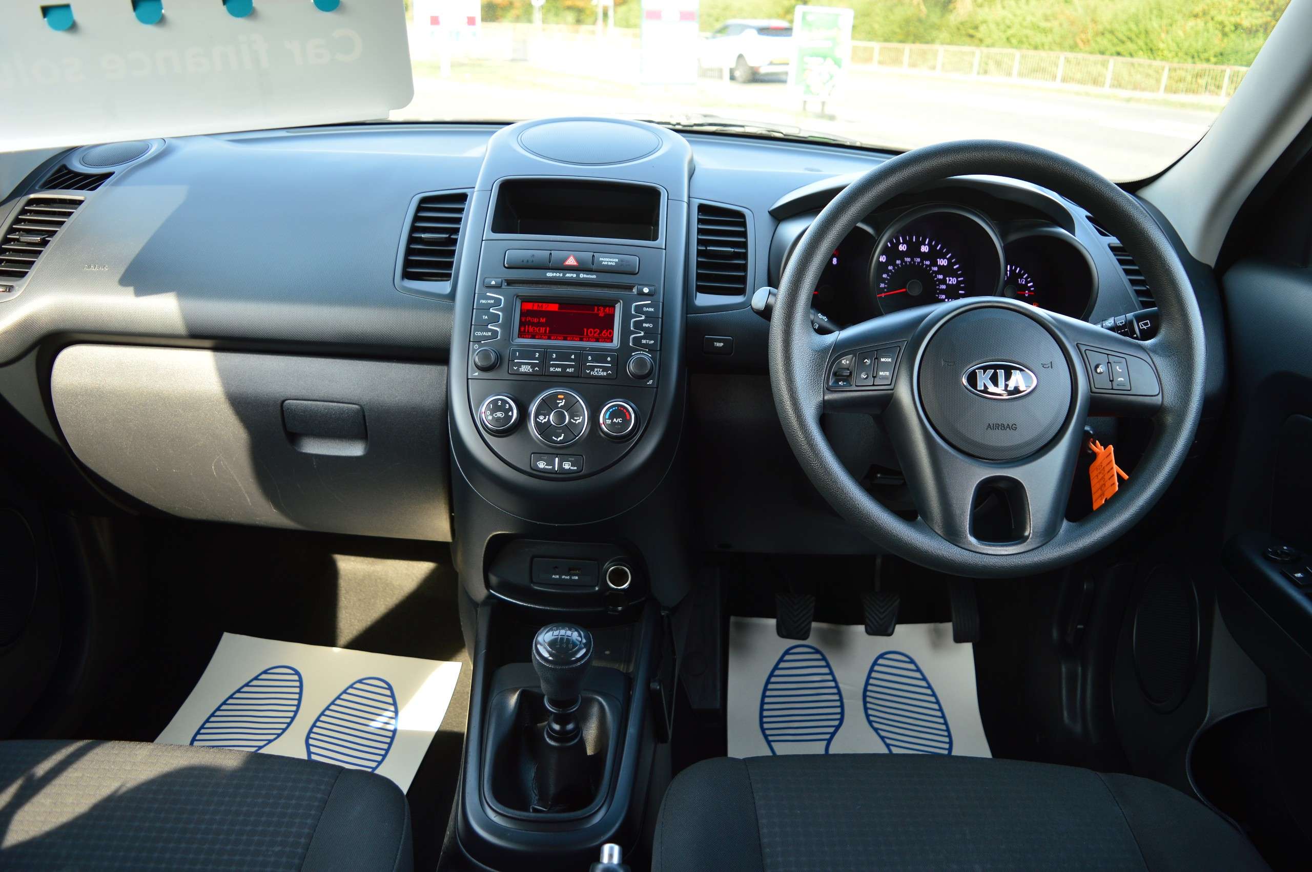 A 2014 KIA SOUL 1.6 GDi 1 SUV 5dr Petrol Manual Euro 5 (138 bhp) A 2014 KIA SOUL 1.6 GDi 1 SUV 5dr Petrol Manual Euro 5 (138 bhp)
