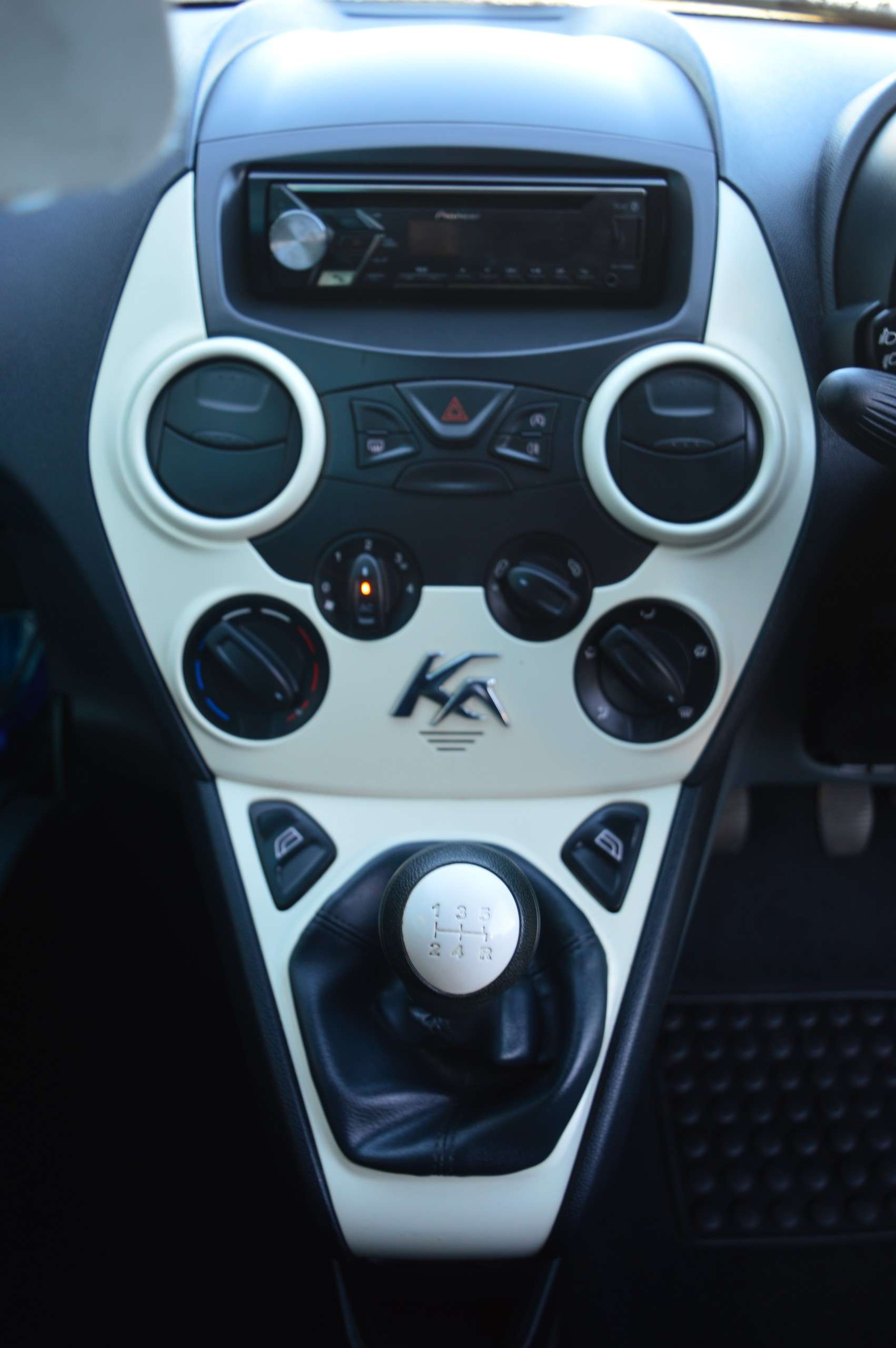 2011 FORD KA 2011 FORD KA