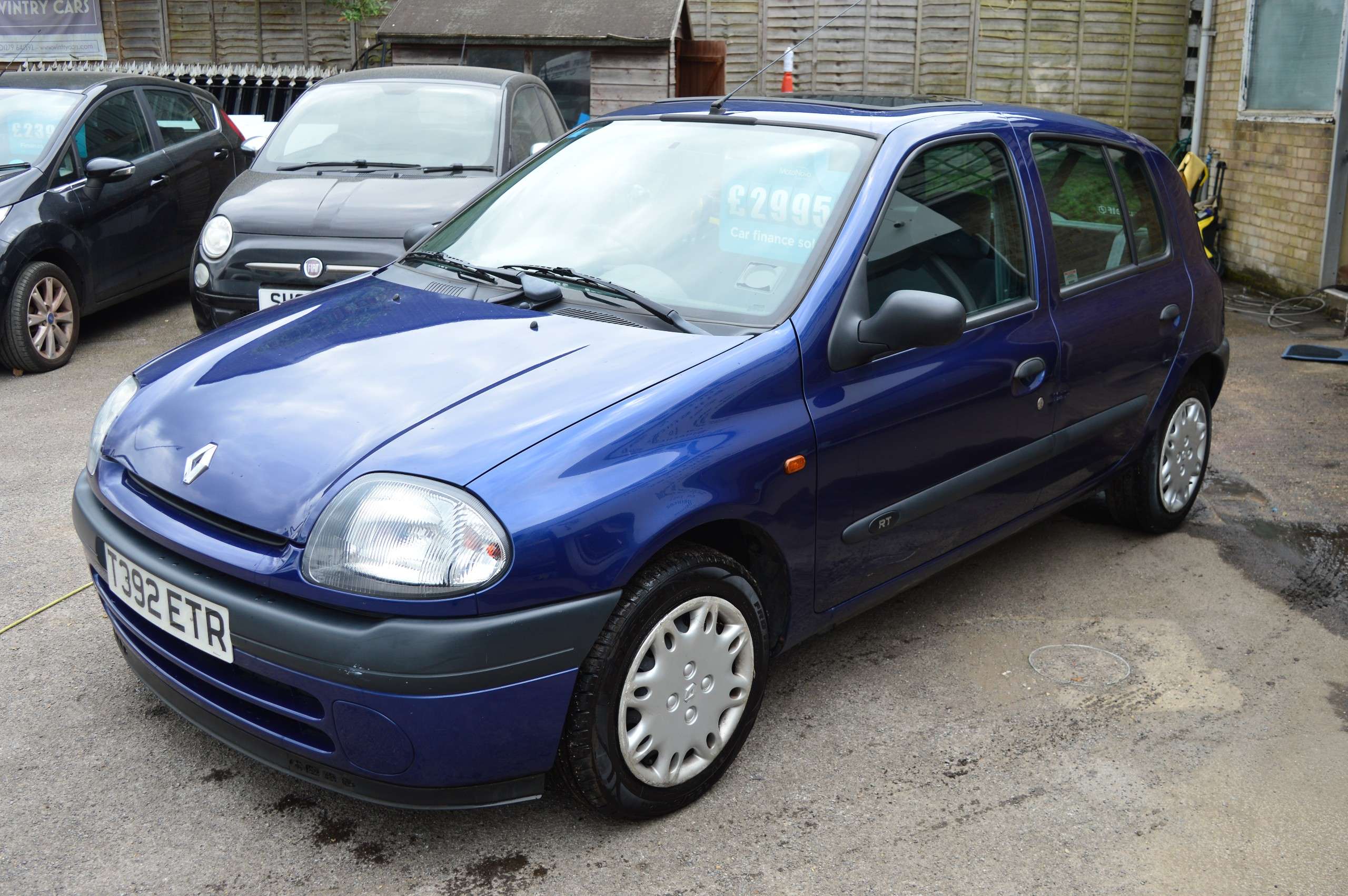 A 1999 RENAULT CLIO rt A 1999 RENAULT CLIO rt