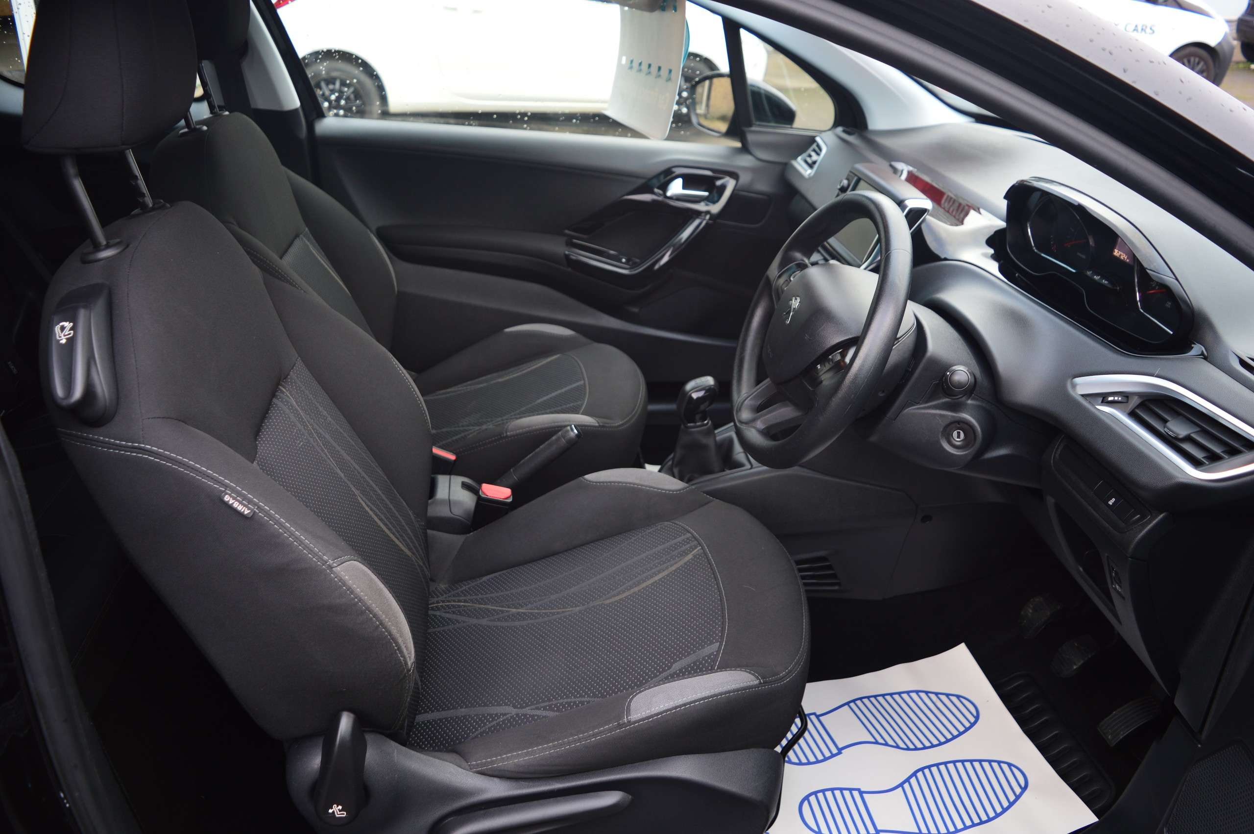 2014 PEUGEOT 208 2014 PEUGEOT 208