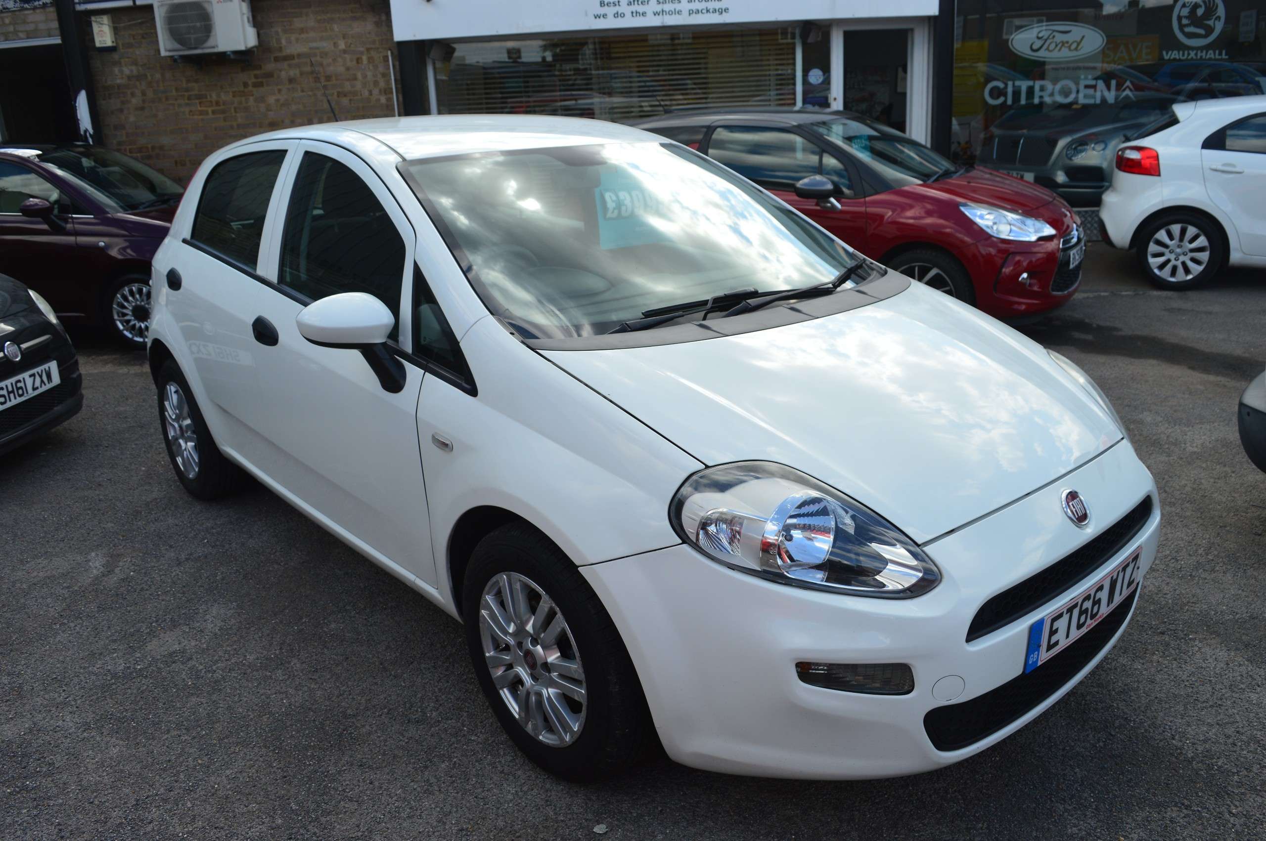 A 2017 FIAT PUNTO 1.2 Pop + Hatchback 5dr Petrol Euro 6 (69 bhp) A 2017 FIAT PUNTO 1.2 Pop + Hatchback 5dr Petrol Euro 6 (69 bhp)