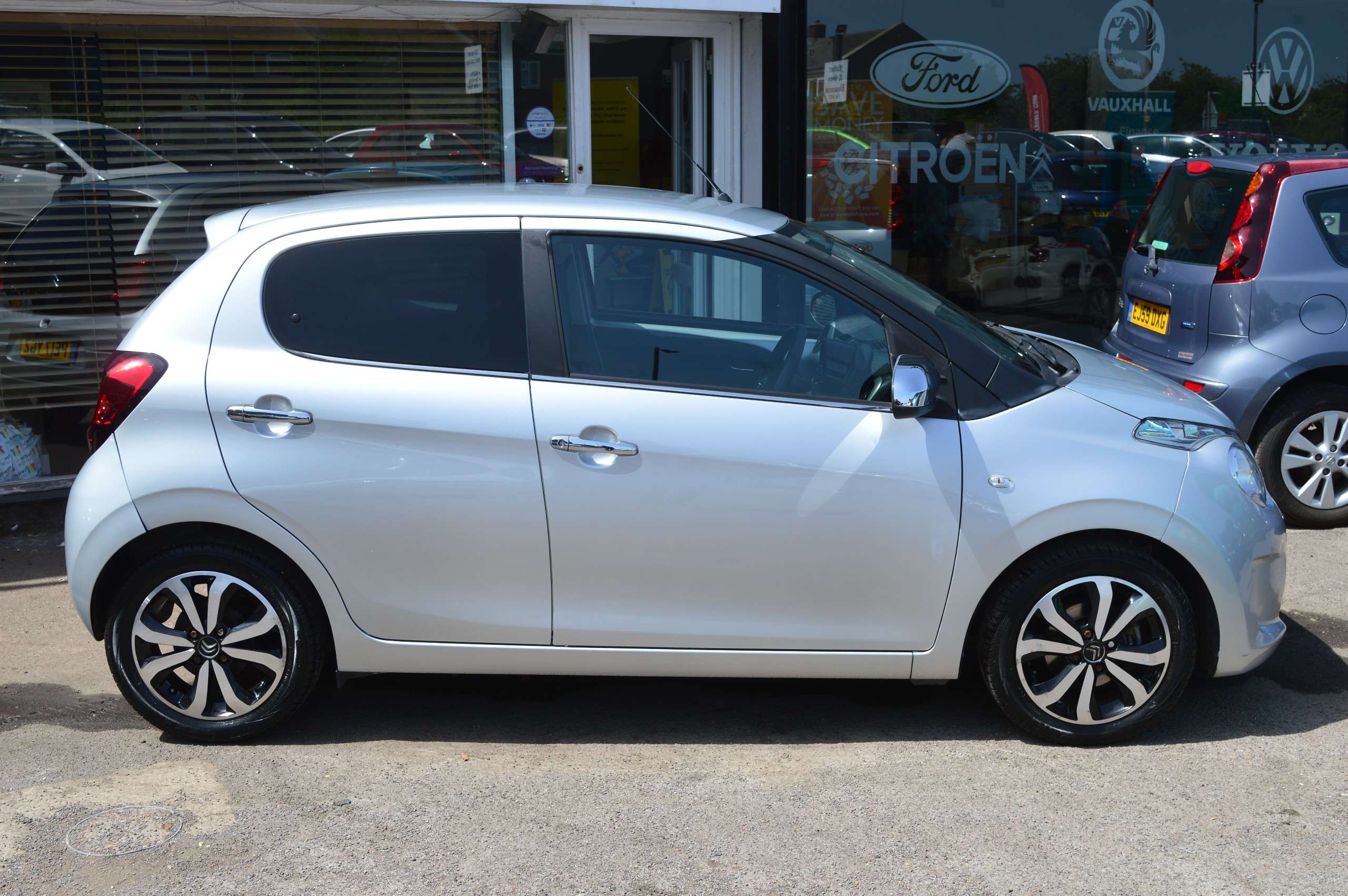 A 2017 CITROEN C1 1.2 PureTech Flair Hatchback 5dr Petrol Manual Euro 6 (82 ps) A 2017 CITROEN C1 1.2 PureTech Flair Hatchback 5dr Petrol Manual Euro 6 (82 ps)