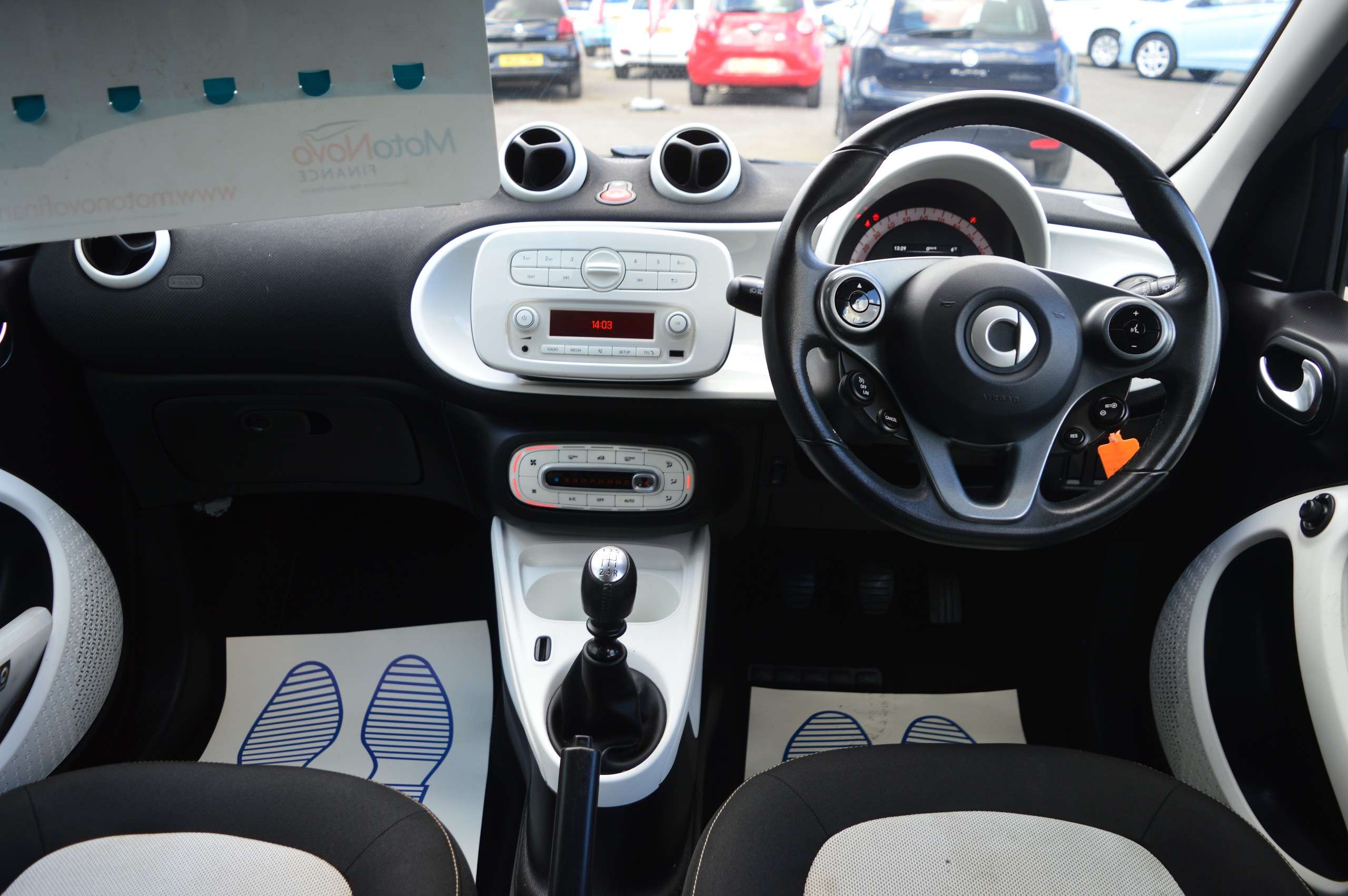 A 2015 SMART FORFOUR 0.9T Passion Hatchback 5dr Petrol Manual Euro 6 (s/s) (90 ps) A 2015 SMART FORFOUR 0.9T Passion Hatchback 5dr Petrol Manual Euro 6 (s/s) (90 ps)