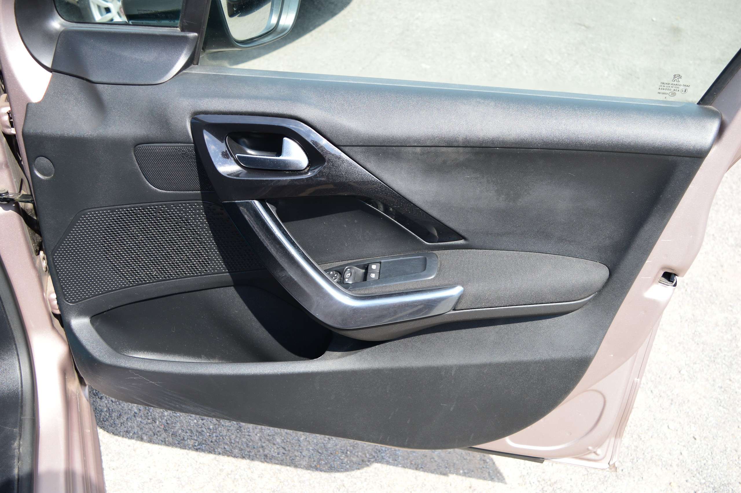 2013 PEUGEOT 208 2013 PEUGEOT 208
