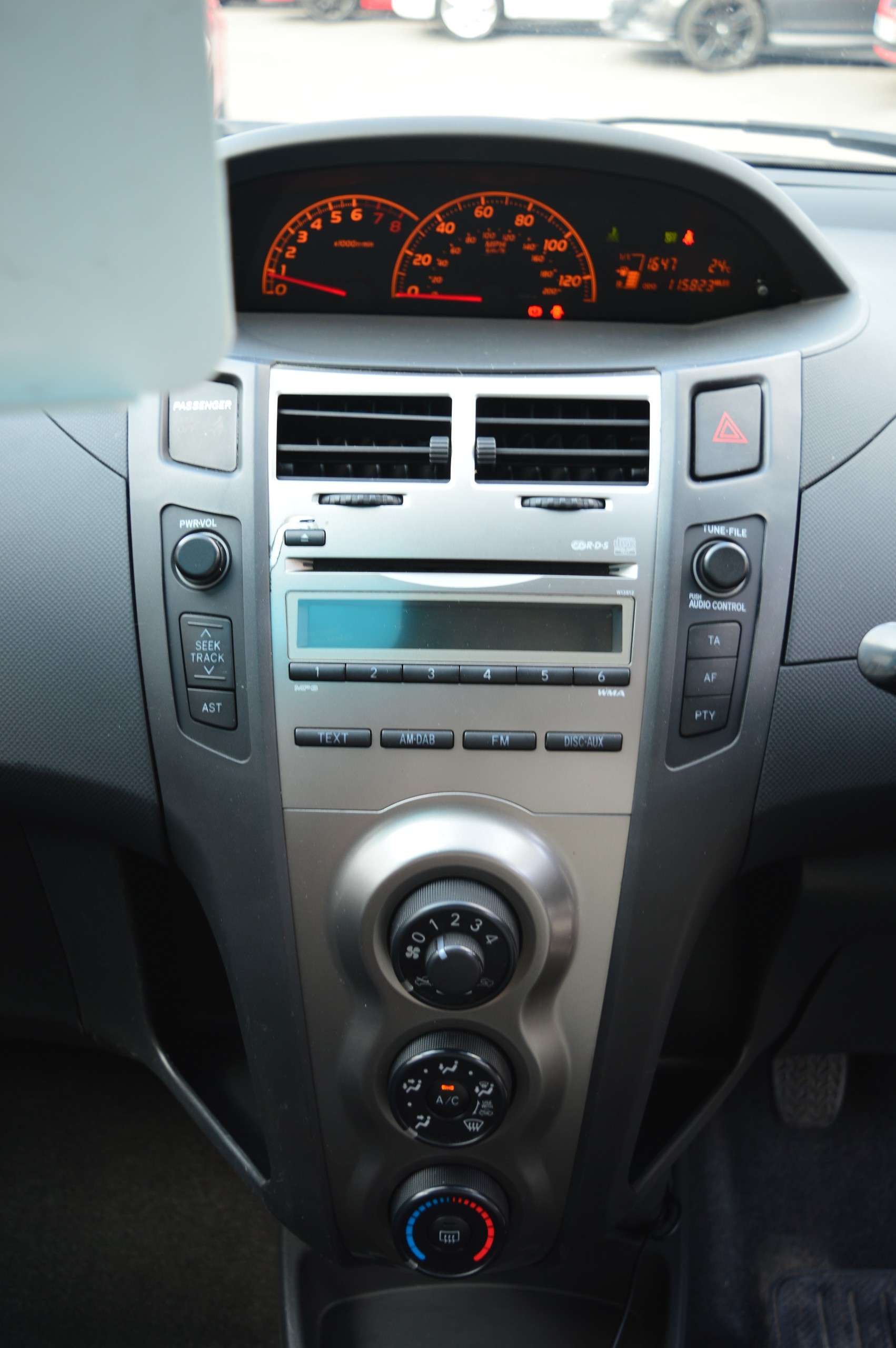 2010 TOYOTA YARIS 2010 TOYOTA YARIS