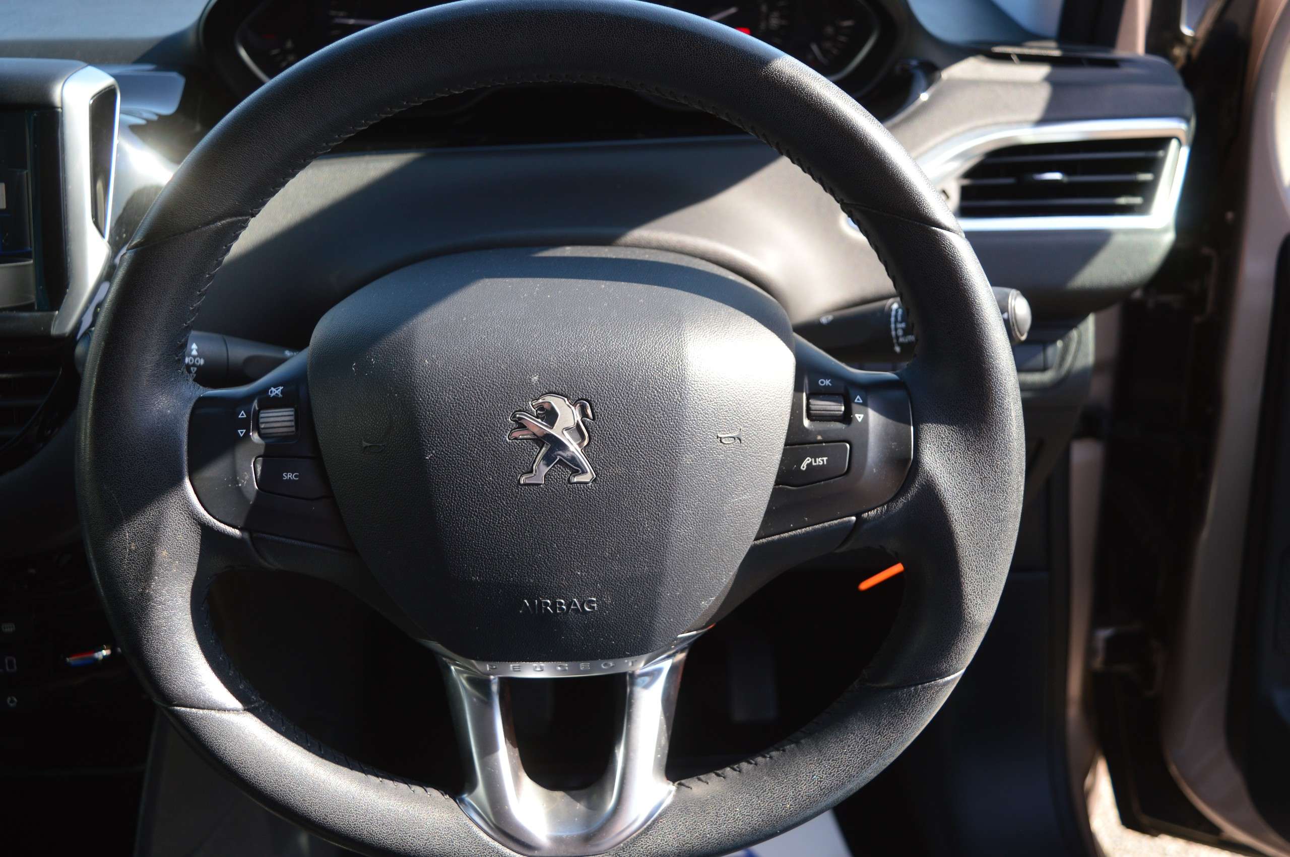 A 2013 PEUGEOT 208 A 2013 PEUGEOT 208