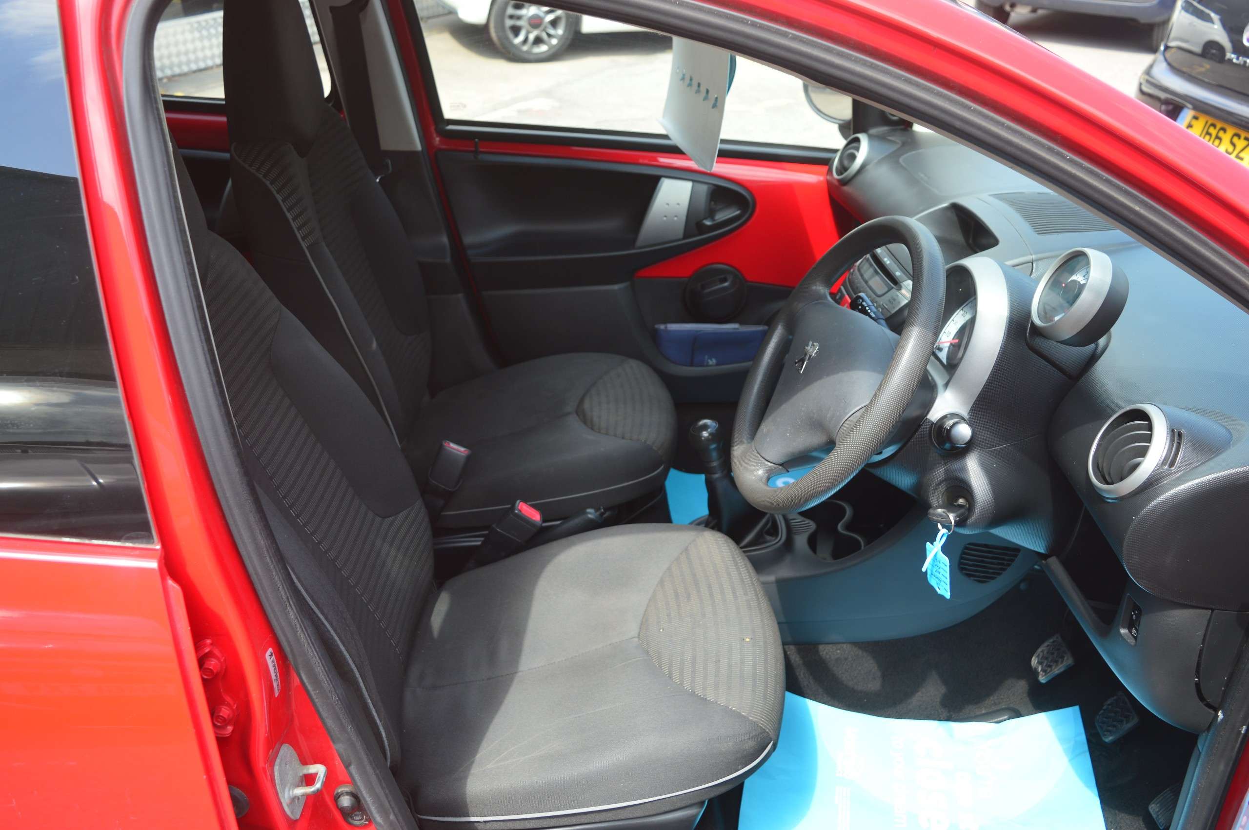 2014 PEUGEOT 107 2014 PEUGEOT 107