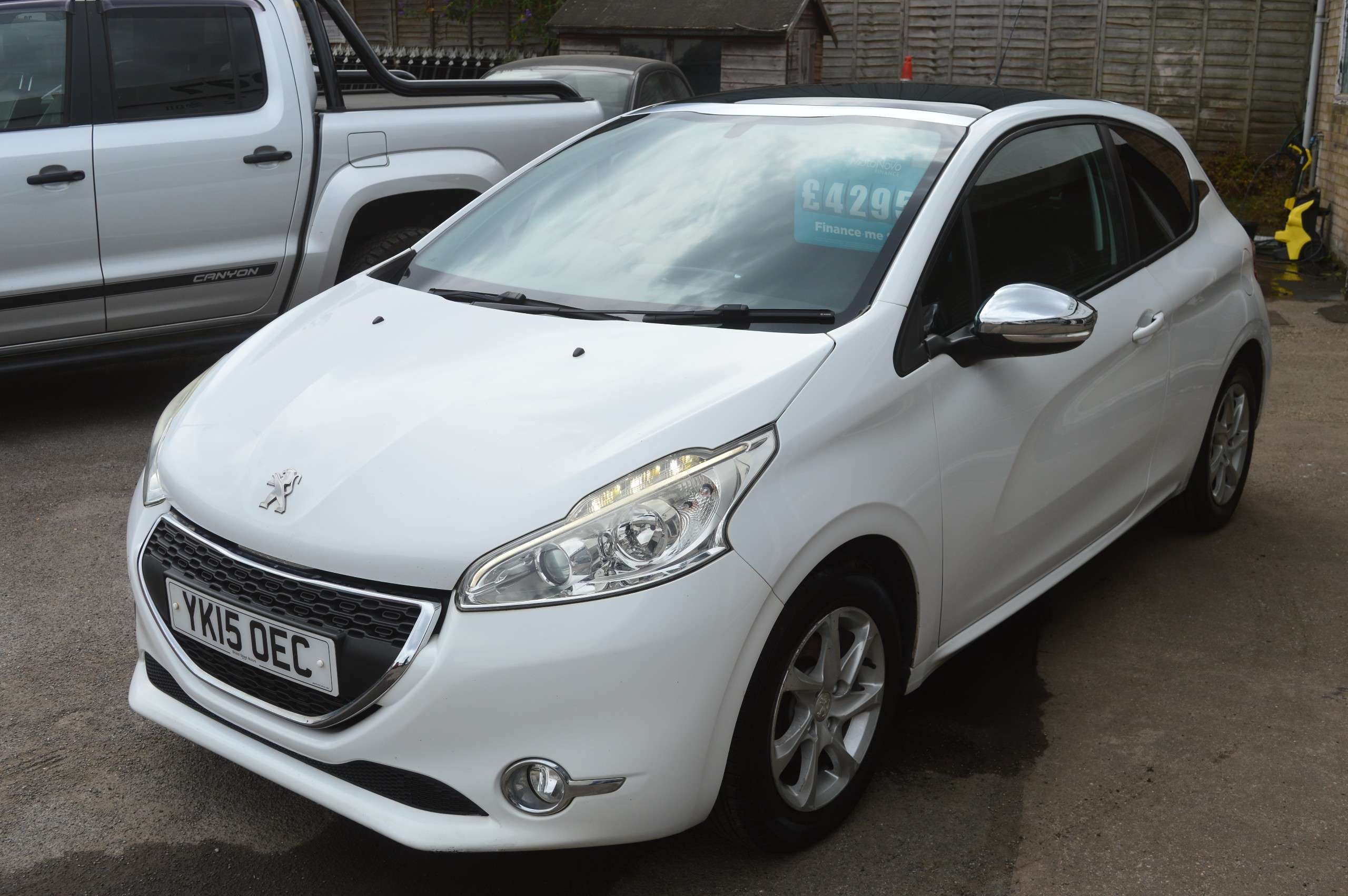 A 2015 PEUGEOT 208 1.2 VTi PureTech Style Hatchback 3dr Petrol Manual Euro 6 (82 ps) A 2015 PEUGEOT 208 1.2 VTi PureTech Style Hatchback 3dr Petrol Manual Euro 6 (82 ps)