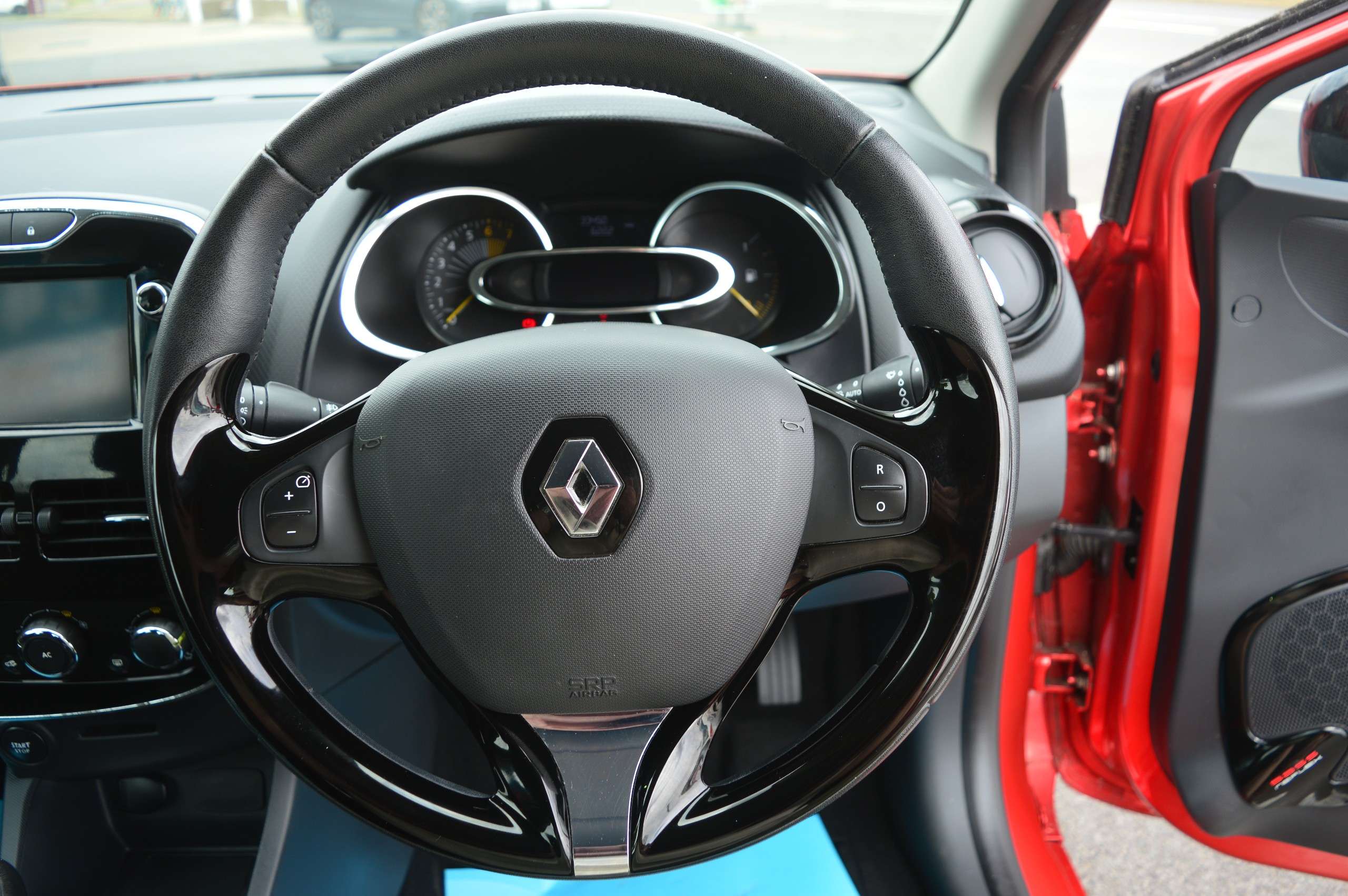 A 2013 RENAULT CLIO 1.2 16V Dynamique MediaNav Hatchback 5dr Petrol Manual Euro 5 (75 ps) A 2013 RENAULT CLIO 1.2 16V Dynamique MediaNav Hatchback 5dr Petrol Manual Euro 5 (75 ps)