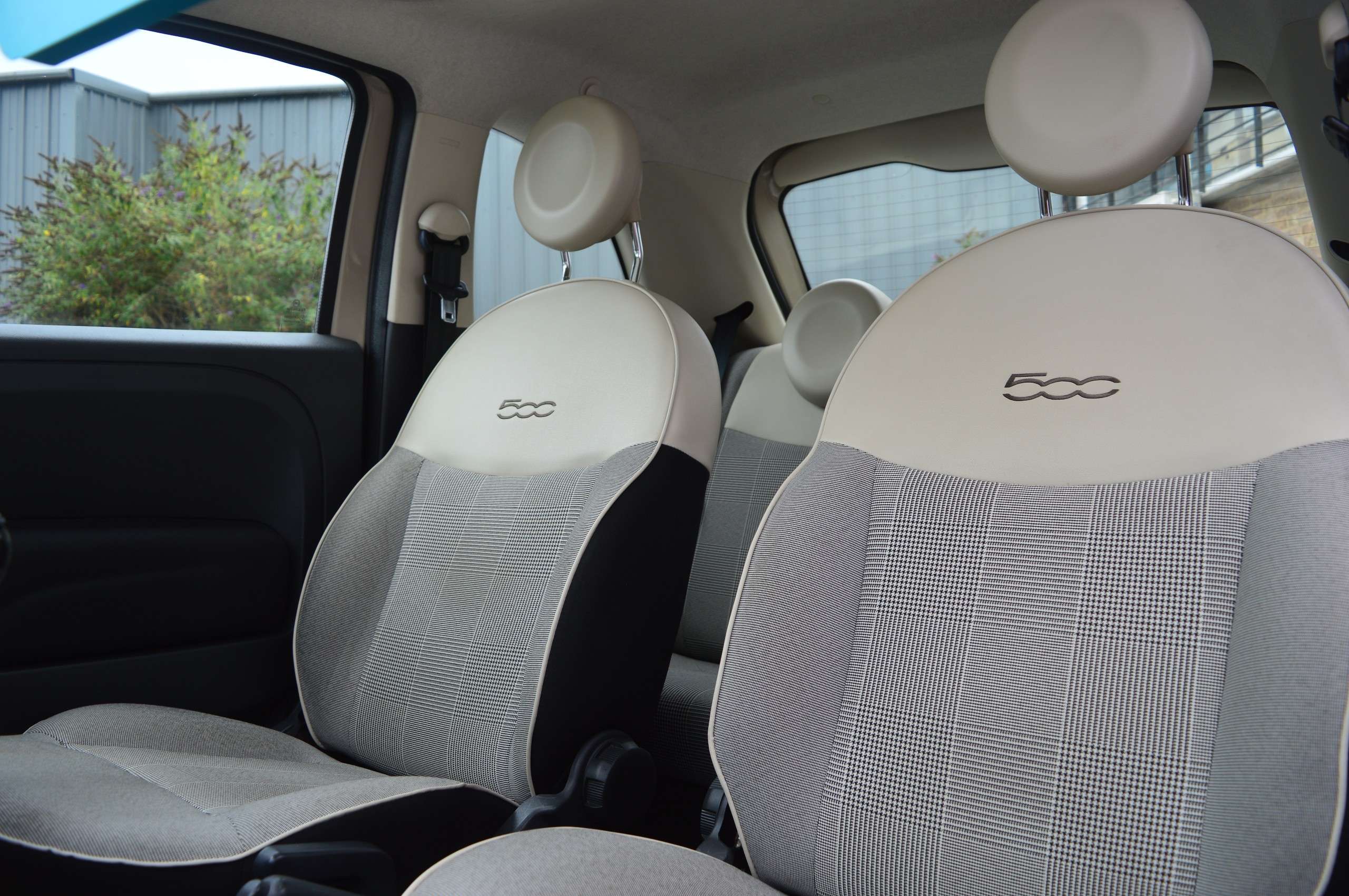 A 2015 FIAT 500 1.2 Lounge Hatchback 3dr Petrol Manual Euro 6 (s/s) (69 bhp) A 2015 FIAT 500 1.2 Lounge Hatchback 3dr Petrol Manual Euro 6 (s/s) (69 bhp)