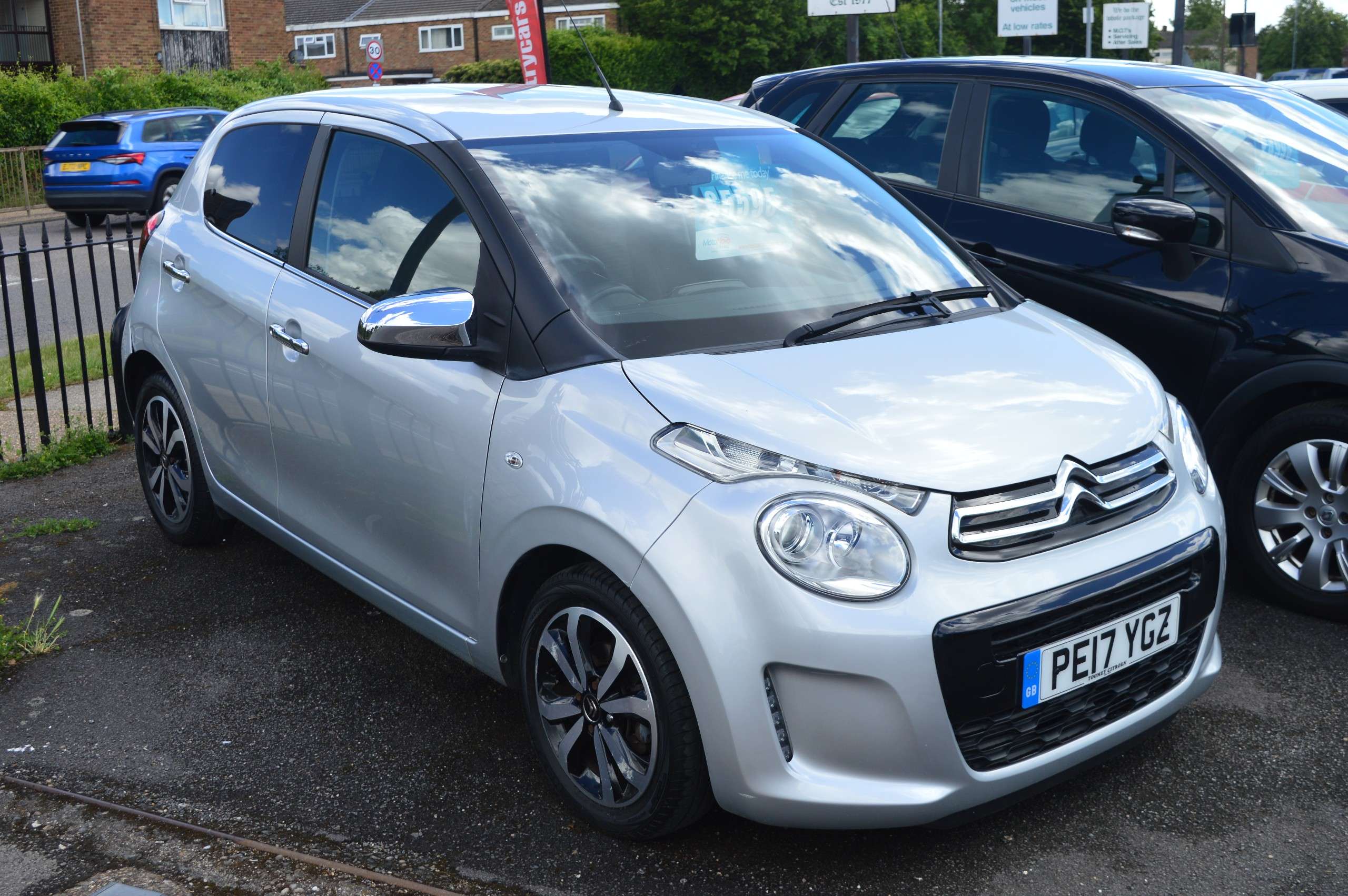 A 2017 CITROEN C1 1.2 PureTech Flair Hatchback 5dr Petrol Manual Euro 6 (82 ps) A 2017 CITROEN C1 1.2 PureTech Flair Hatchback 5dr Petrol Manual Euro 6 (82 ps)