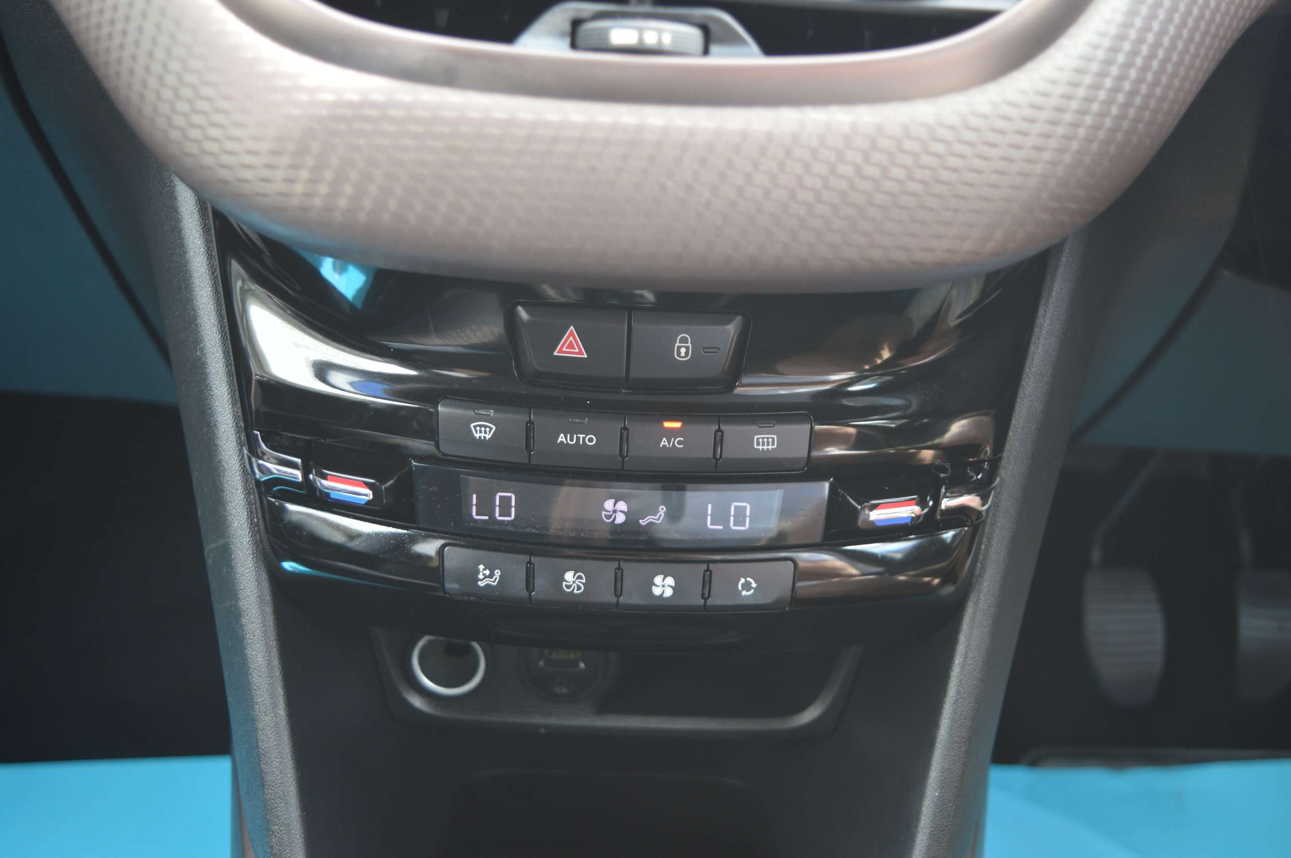 2013 PEUGEOT 2008 2013 PEUGEOT 2008