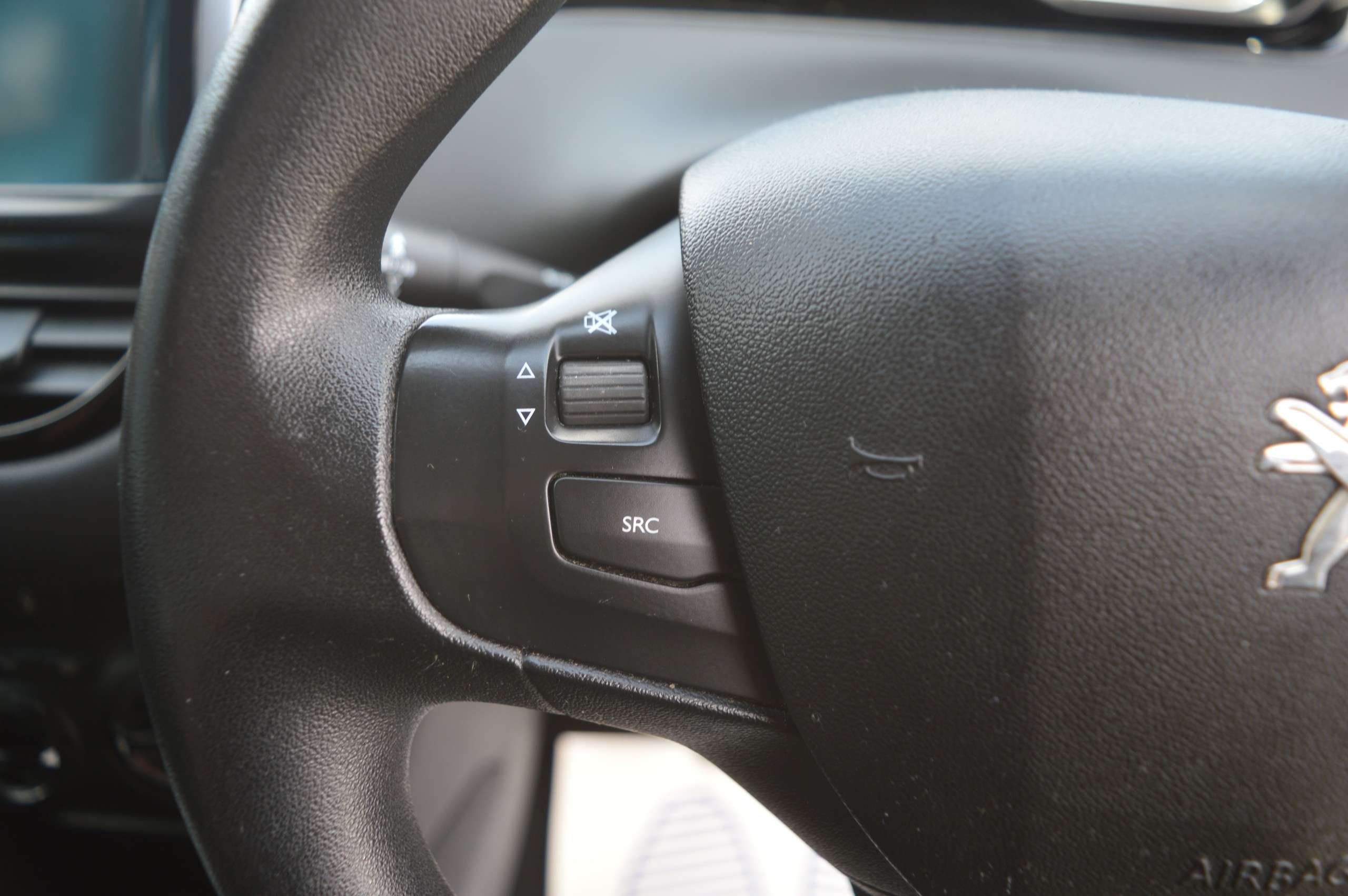 2013 PEUGEOT 208 2013 PEUGEOT 208