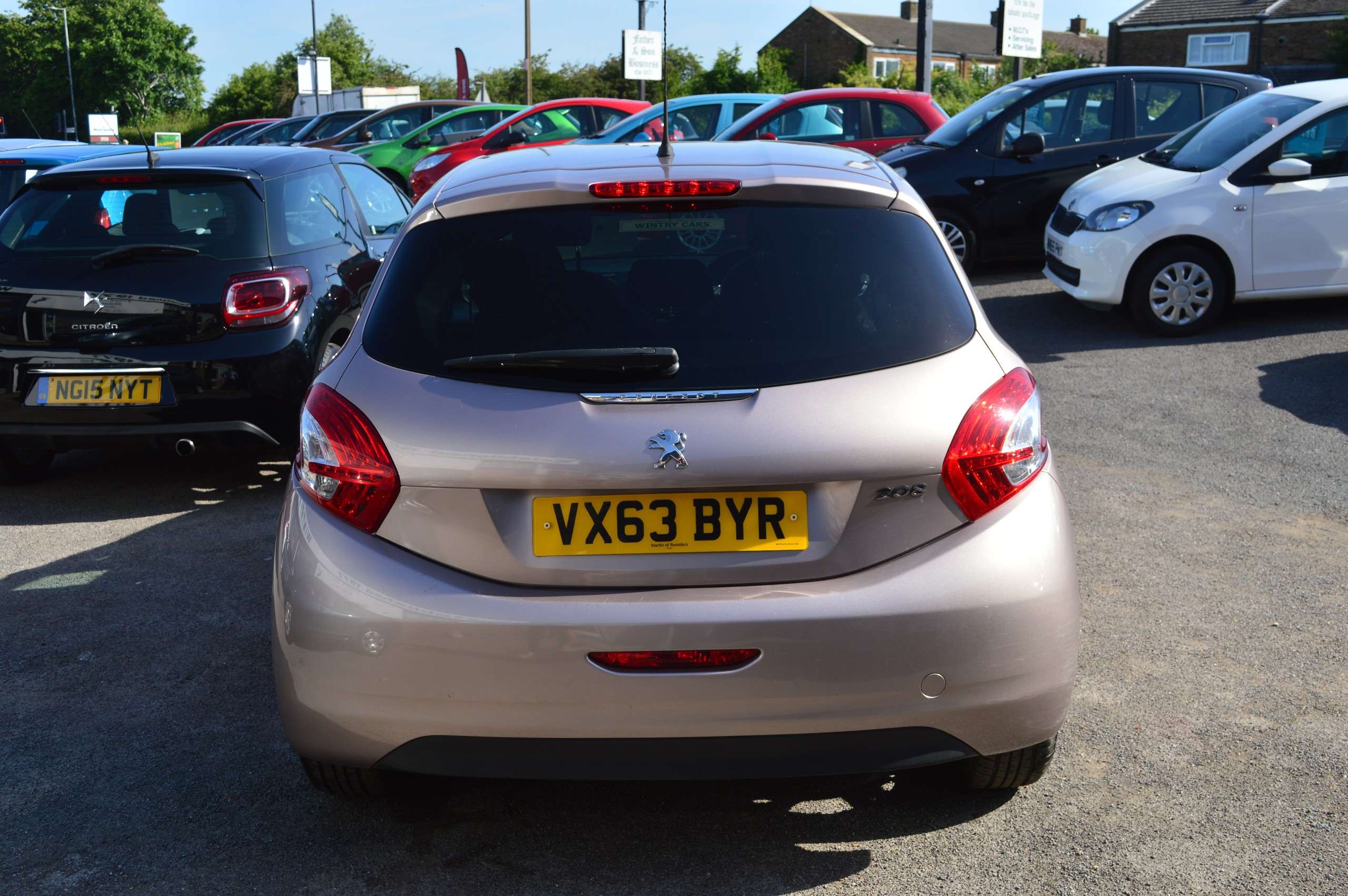 A 2013 PEUGEOT 208 A 2013 PEUGEOT 208