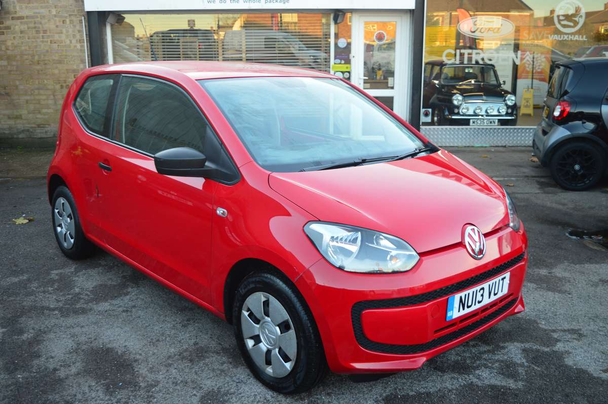 Check out this Volkswagen Up! 2013 Petrol Manual