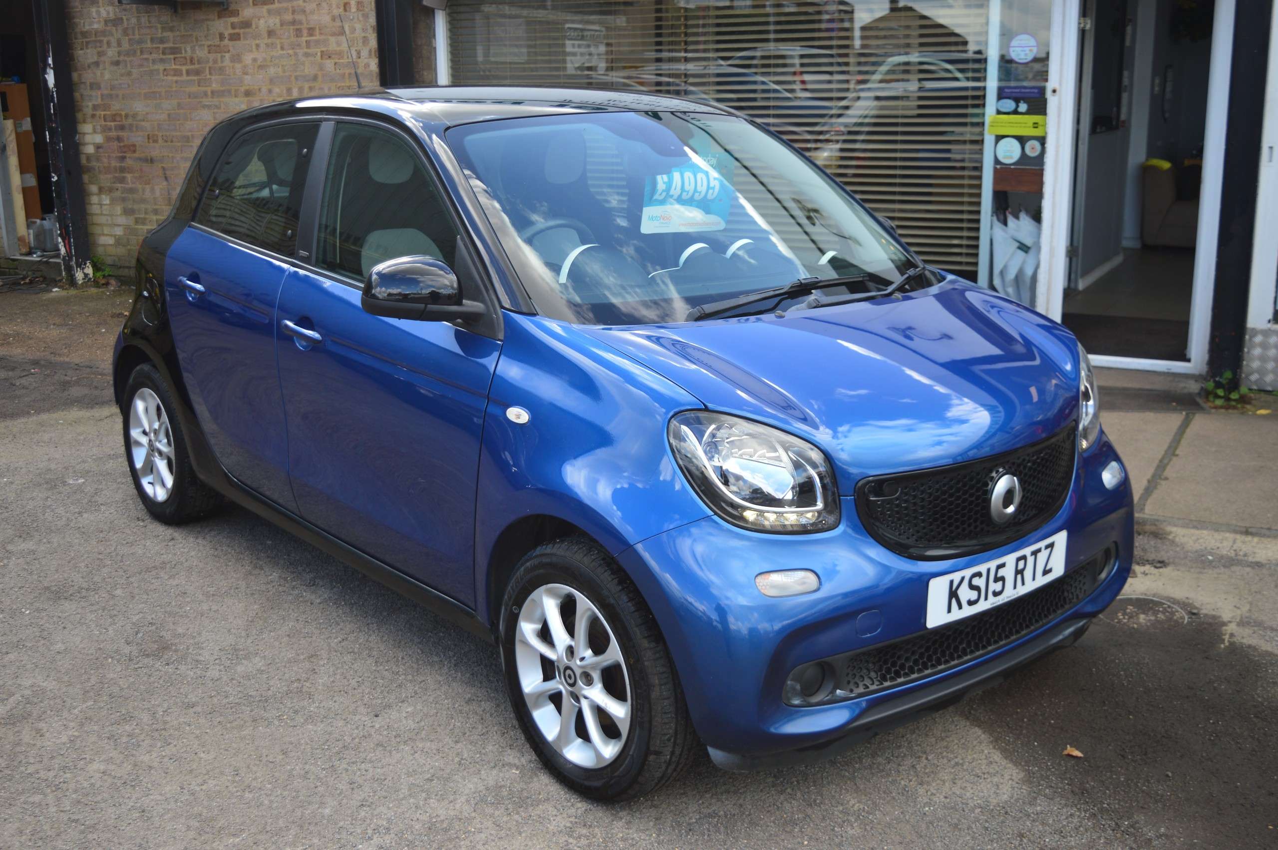 A 2015 SMART FORFOUR 0.9T Passion Hatchback 5dr Petrol Manual Euro 6 (s/s) (90 ps) A 2015 SMART FORFOUR 0.9T Passion Hatchback 5dr Petrol Manual Euro 6 (s/s) (90 ps)