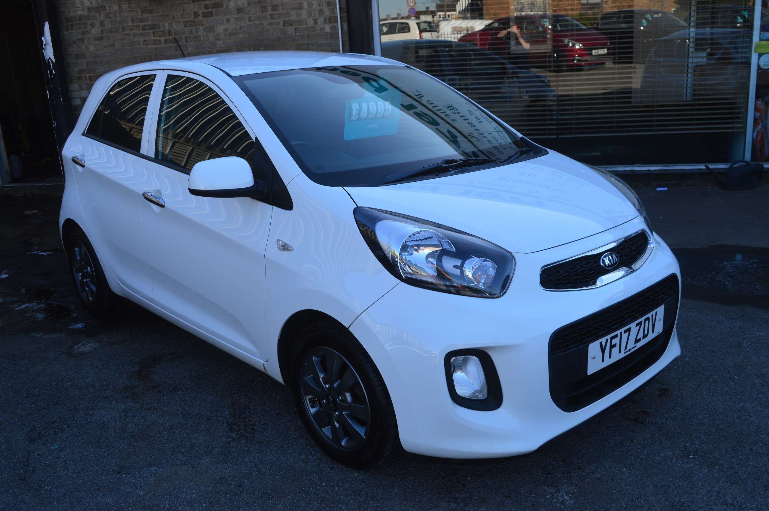 A 2017 KIA PICANTO 1.0 EcoDynamics SE Hatchback 5dr Petrol Manual Euro 6 (s/s) (65 bhp) A 2017 KIA PICANTO 1.0 EcoDynamics SE Hatchback 5dr Petrol Manual Euro 6 (s/s) (65 bhp)