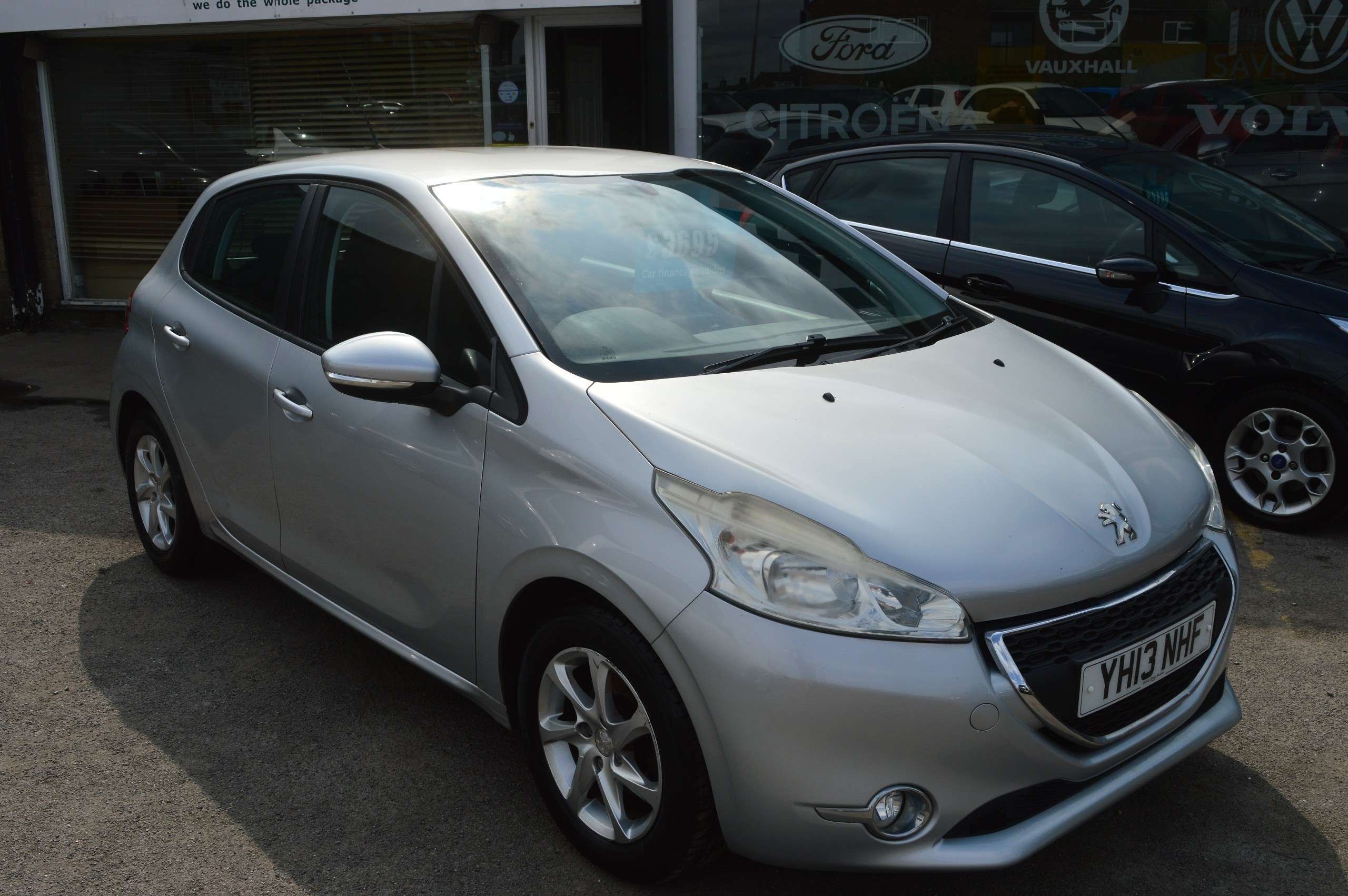 A 2013 PEUGEOT 208 1.2 VTi Active Hatchback 5dr Petrol Manual Euro 5 (82 ps) A 2013 PEUGEOT 208 1.2 VTi Active Hatchback 5dr Petrol Manual Euro 5 (82 ps)