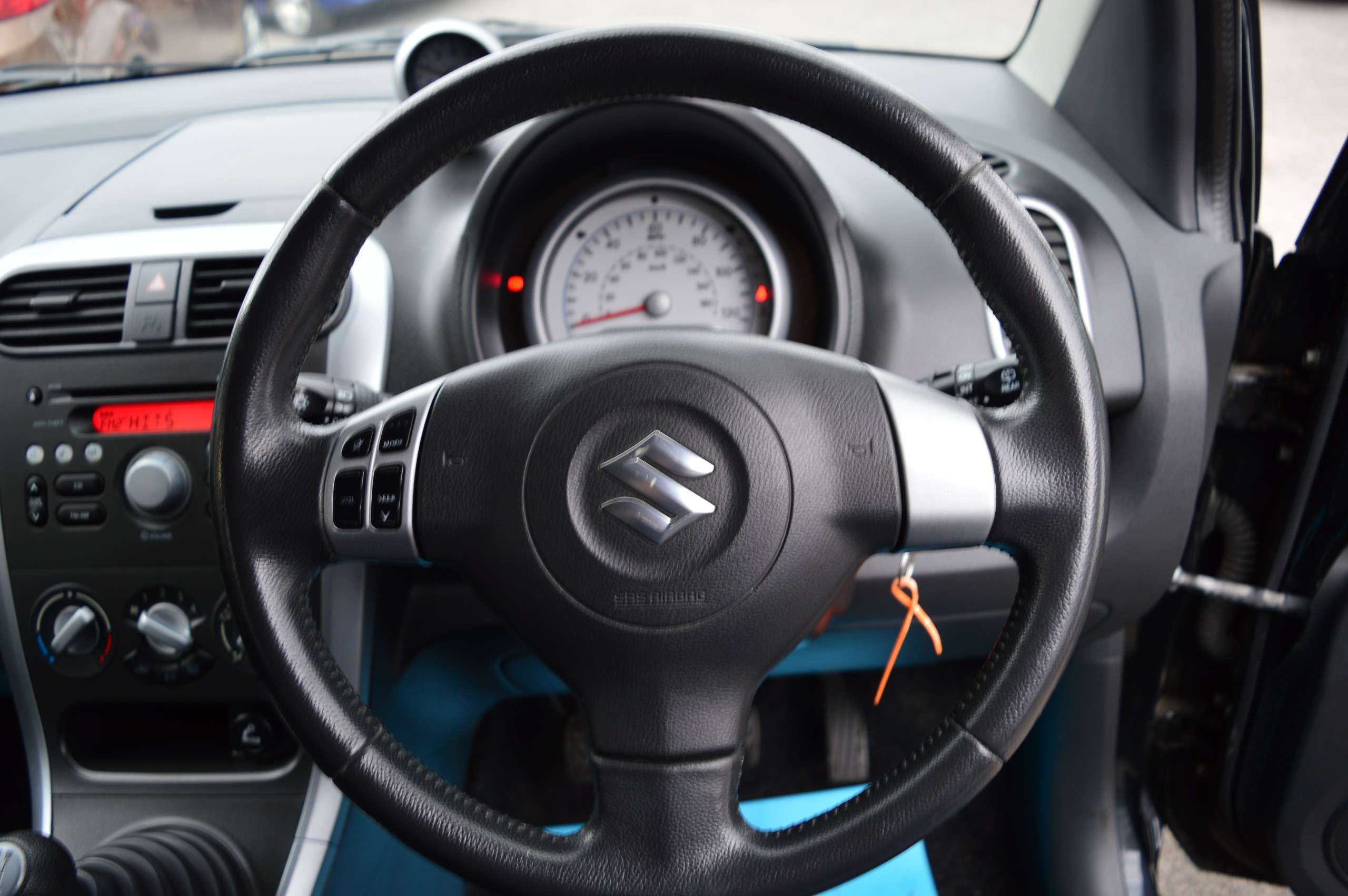 A 2011 SUZUKI SPLASH 1.0 12V GLS MPV 5dr Petrol Manual Euro 4 (68 ps) A 2011 SUZUKI SPLASH 1.0 12V GLS MPV 5dr Petrol Manual Euro 4 (68 ps)