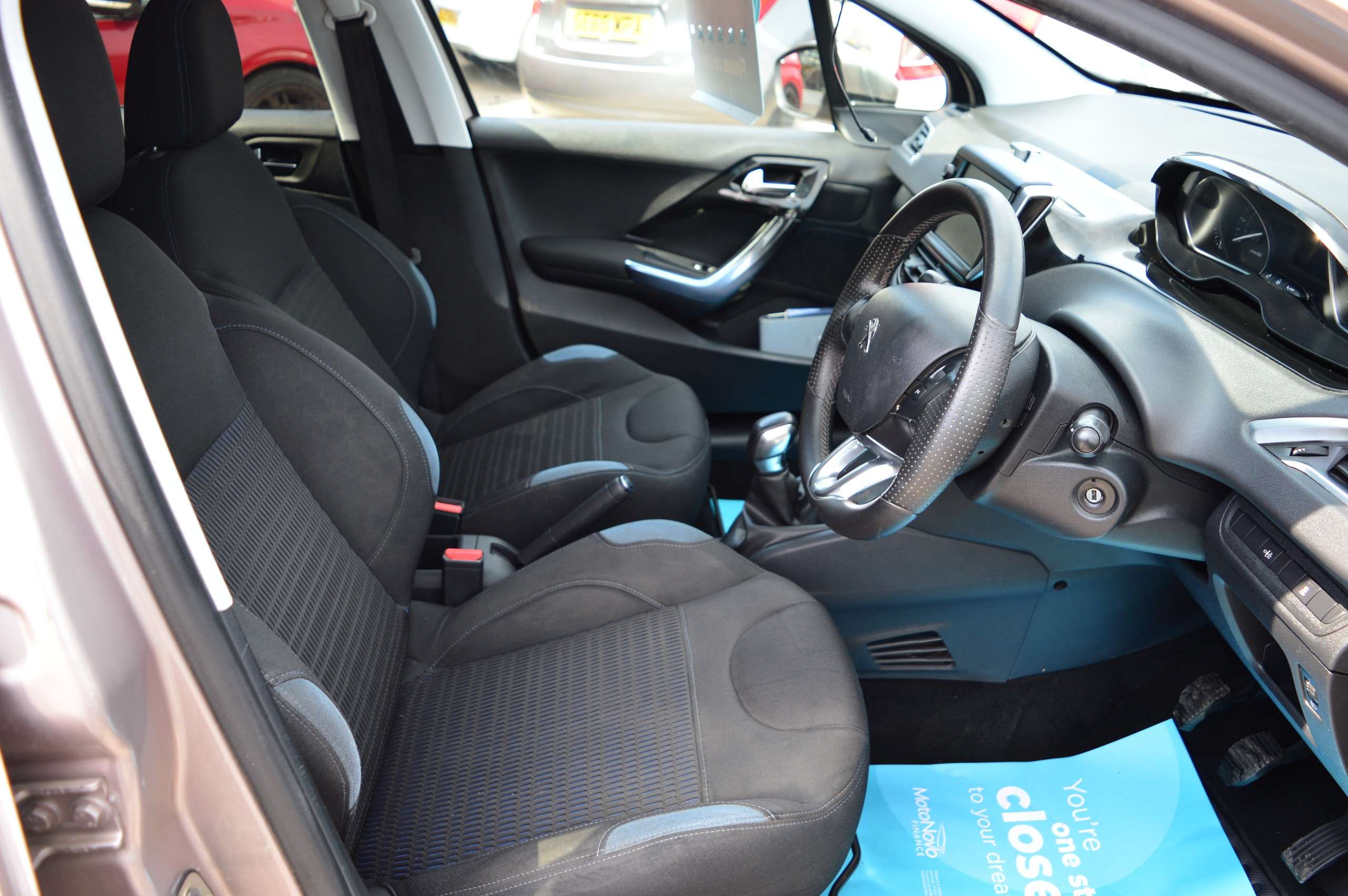 A 2013 PEUGEOT 208 A 2013 PEUGEOT 208