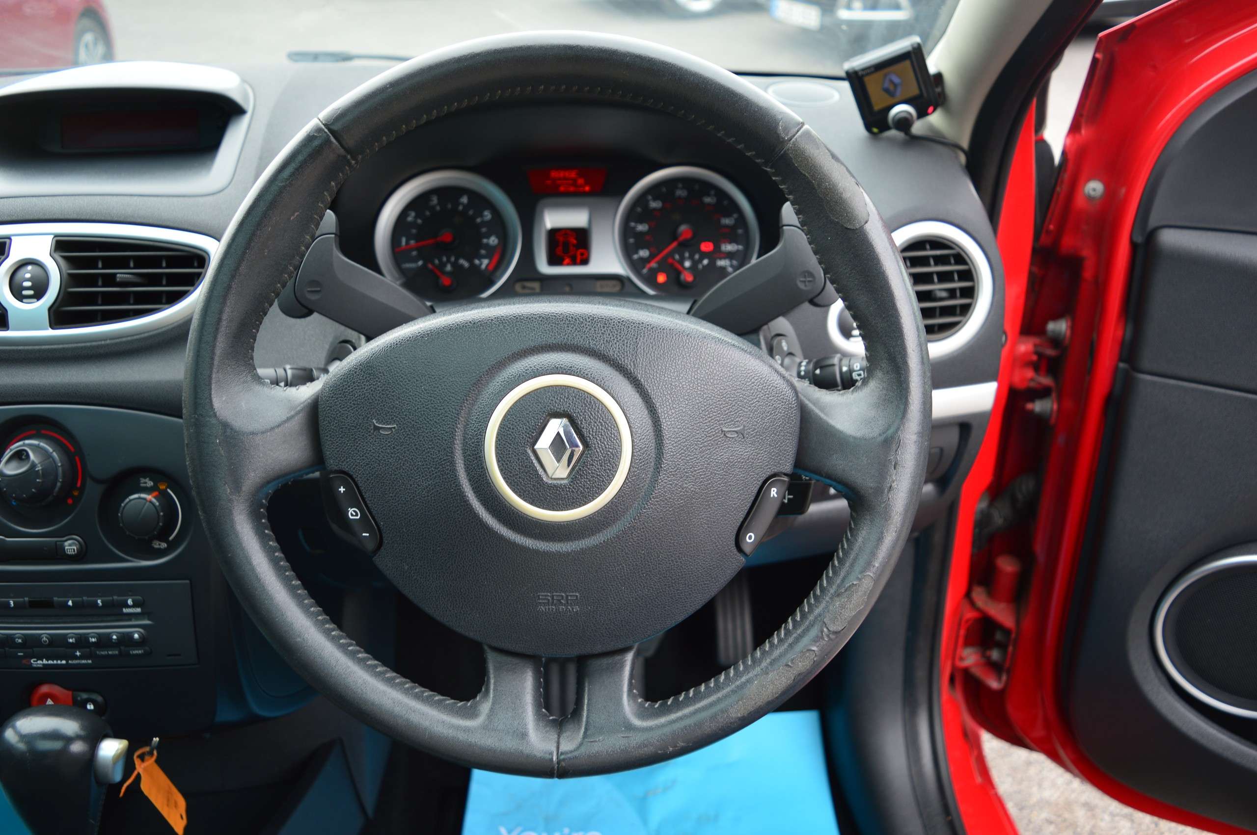 A 2008 RENAULT CLIO 1.6 VVT Dynamique S Hatchback 3dr Petrol Automatic (179 g/km, 111 bhp) A 2008 RENAULT CLIO 1.6 VVT Dynamique S Hatchback 3dr Petrol Automatic (179 g/km, 111 bhp)