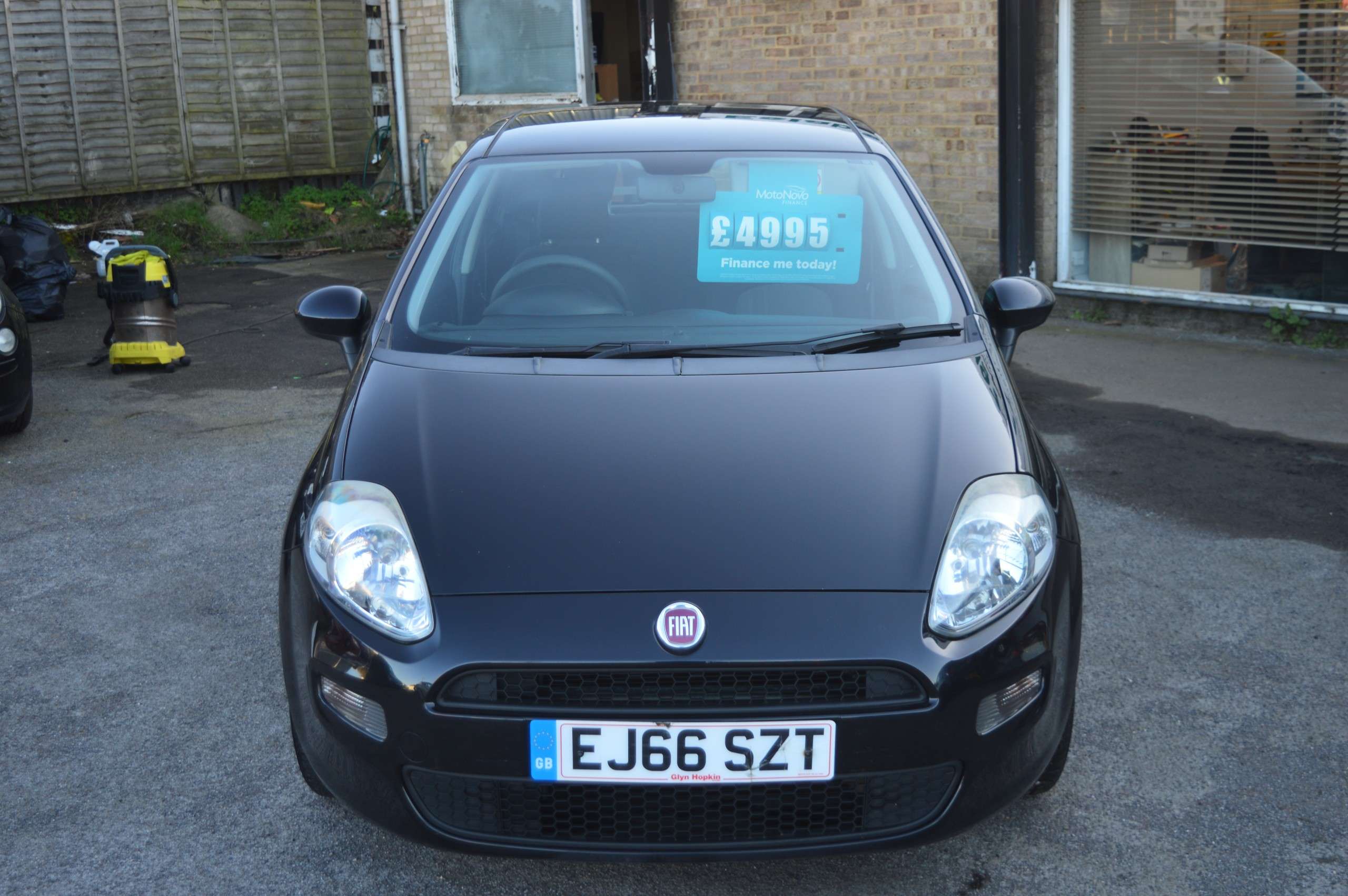 A 2016 FIAT PUNTO 1.2 Pop + Hatchback 5dr Petrol Euro 6 (69 bhp) A 2016 FIAT PUNTO 1.2 Pop + Hatchback 5dr Petrol Euro 6 (69 bhp)