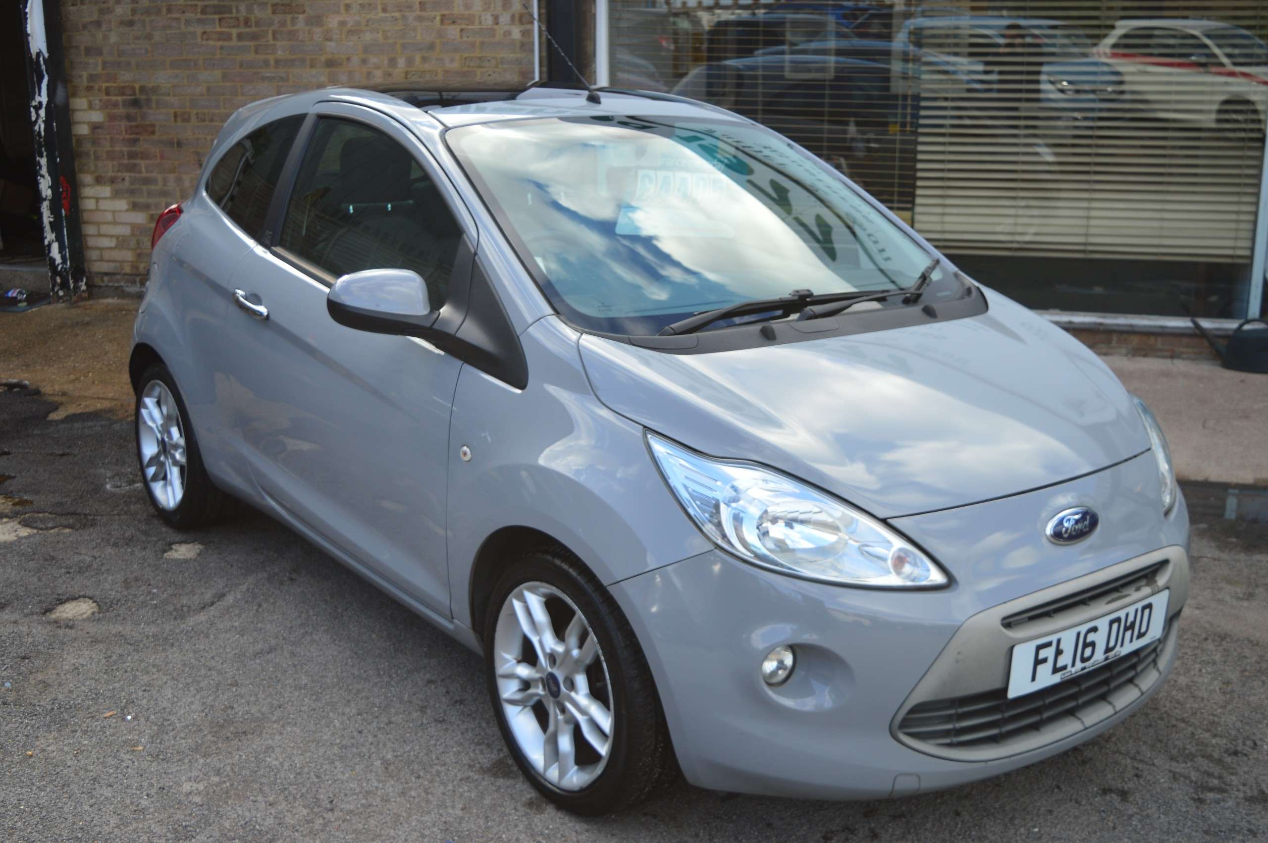 A 2016 FORD KA 1.2 Titanium Hatchback 3dr Petrol Manual Euro 5 (69 ps) A 2016 FORD KA 1.2 Titanium Hatchback 3dr Petrol Manual Euro 5 (69 ps)