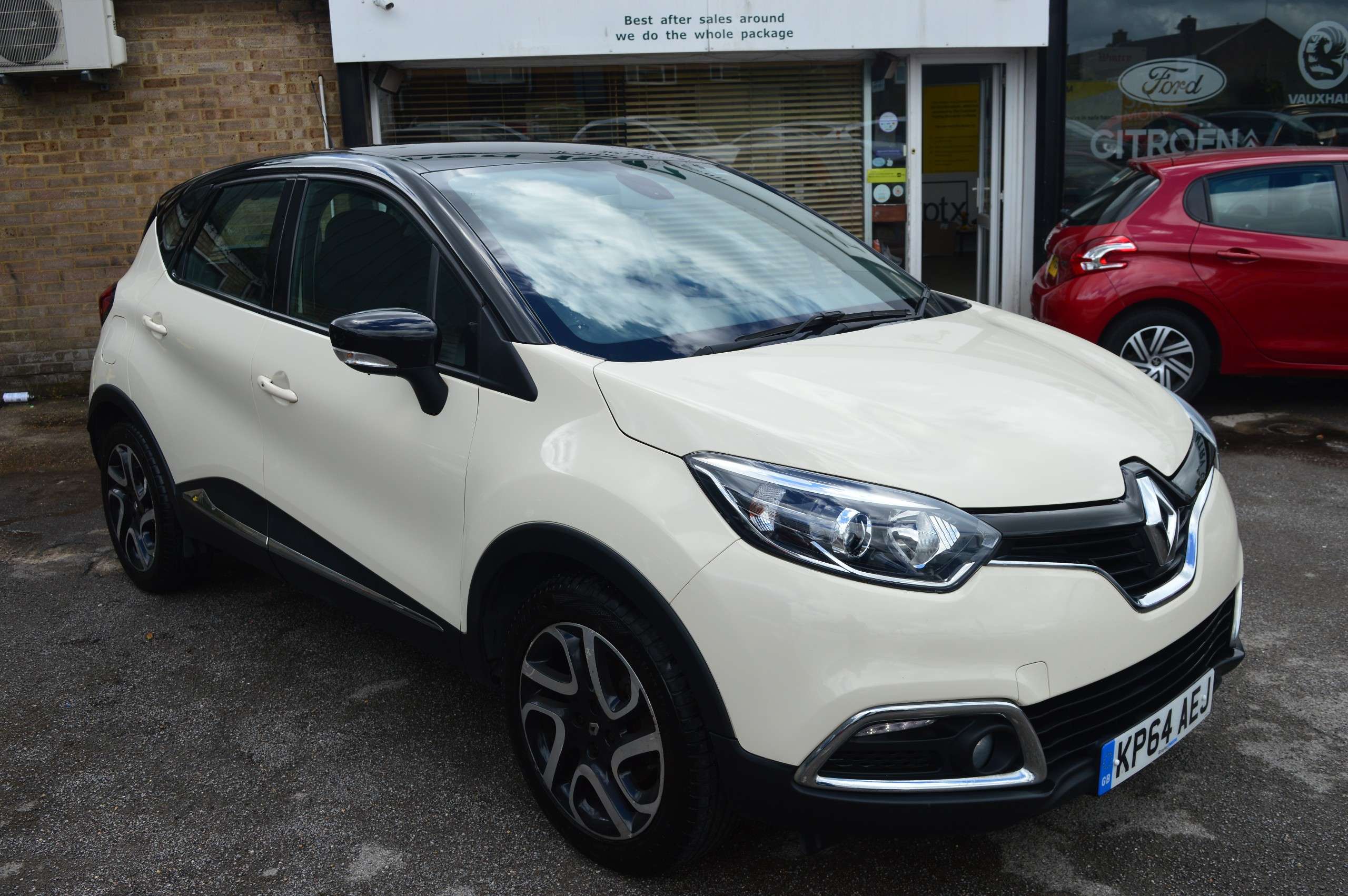 A 2014 RENAULT CAPTUR 1.5 dCi ENERGY Dynamique MediaNav SUV 5dr Diesel Manual Euro 5 (s/s) (90 ps) A 2014 RENAULT CAPTUR 1.5 dCi ENERGY Dynamique MediaNav SUV 5dr Diesel Manual Euro 5 (s/s) (90 ps)
