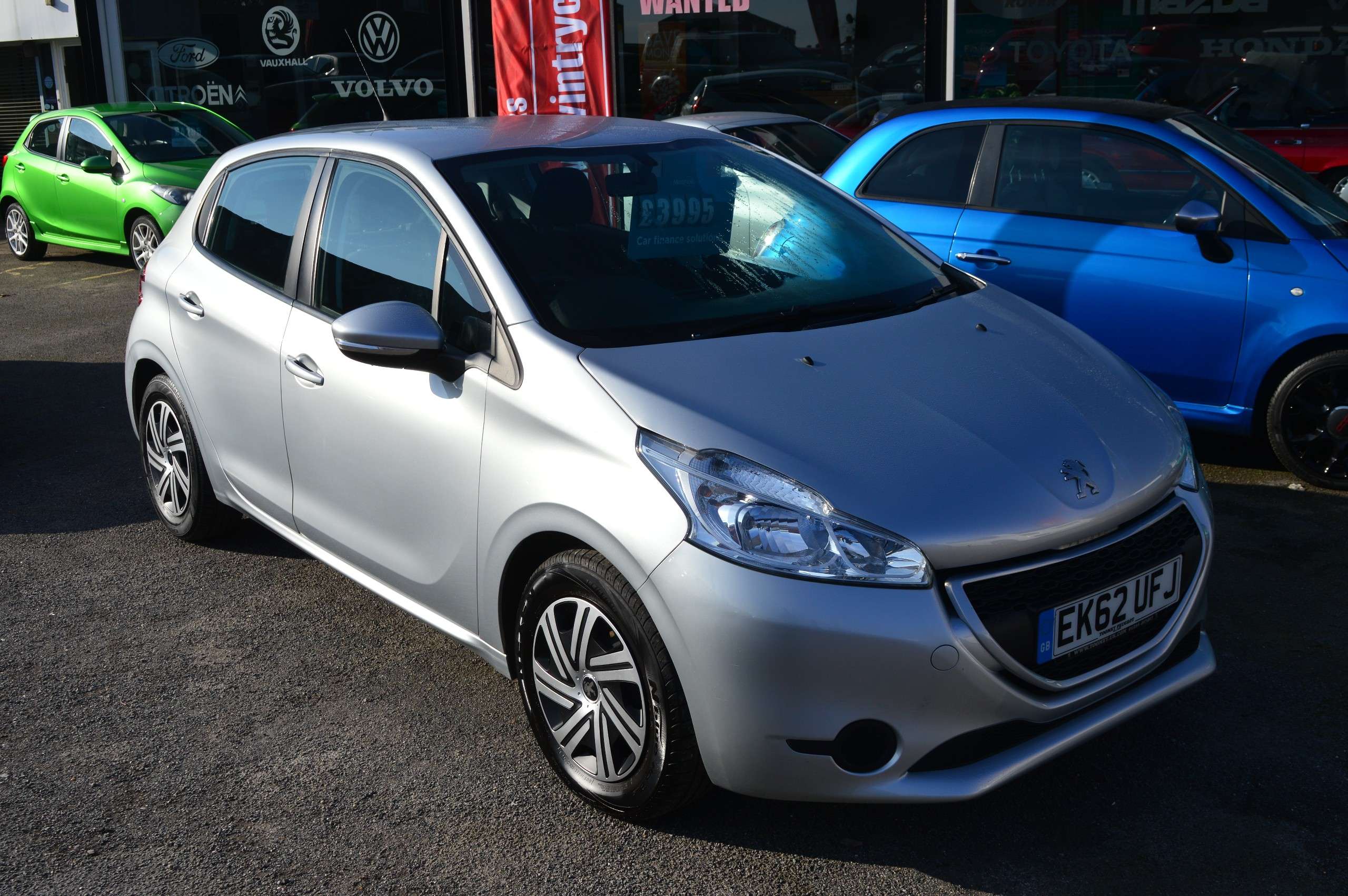 A 2012 PEUGEOT 208 1.2 VTi Access+ Hatchback 5dr Petrol Manual Euro 5 (82 ps) A 2012 PEUGEOT 208 1.2 VTi Access+ Hatchback 5dr Petrol Manual Euro 5 (82 ps)