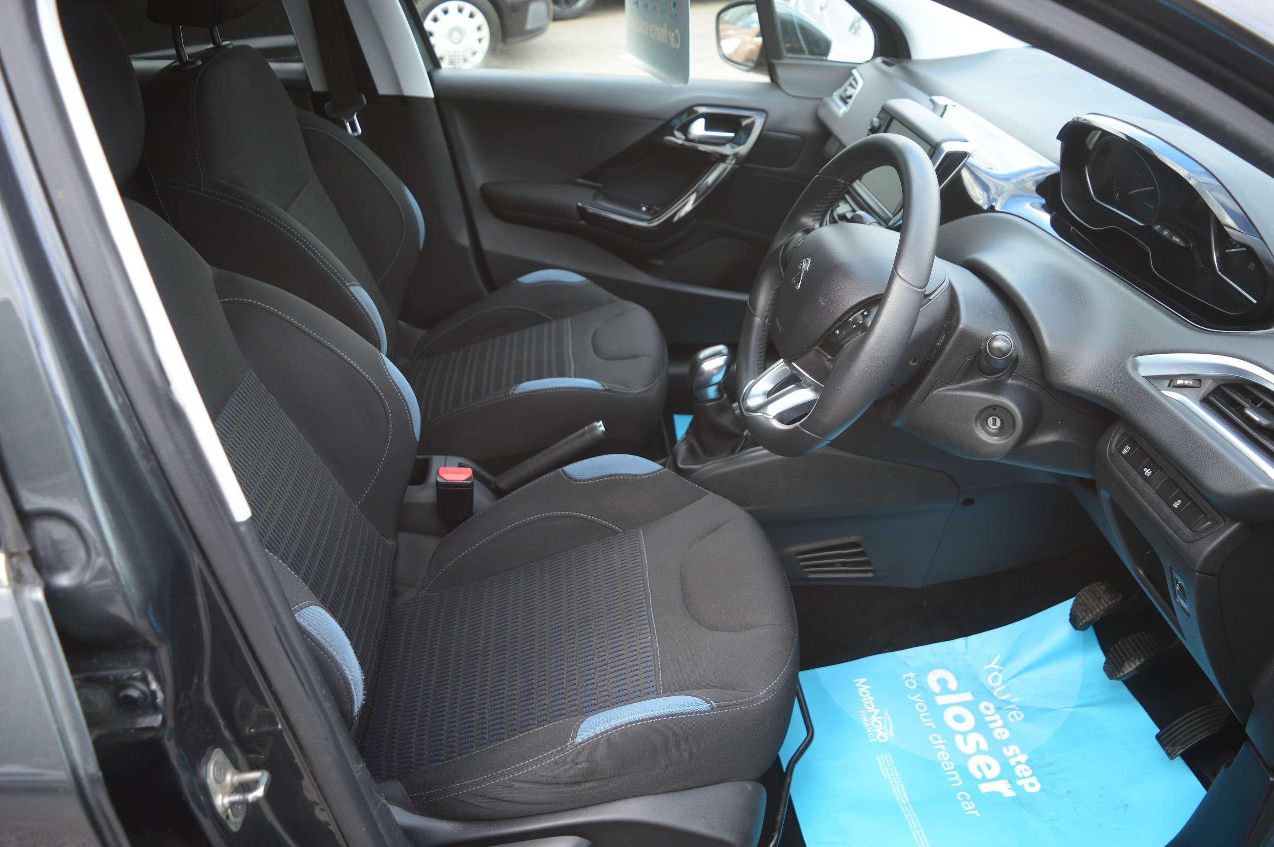 2015 PEUGEOT 208 2015 PEUGEOT 208