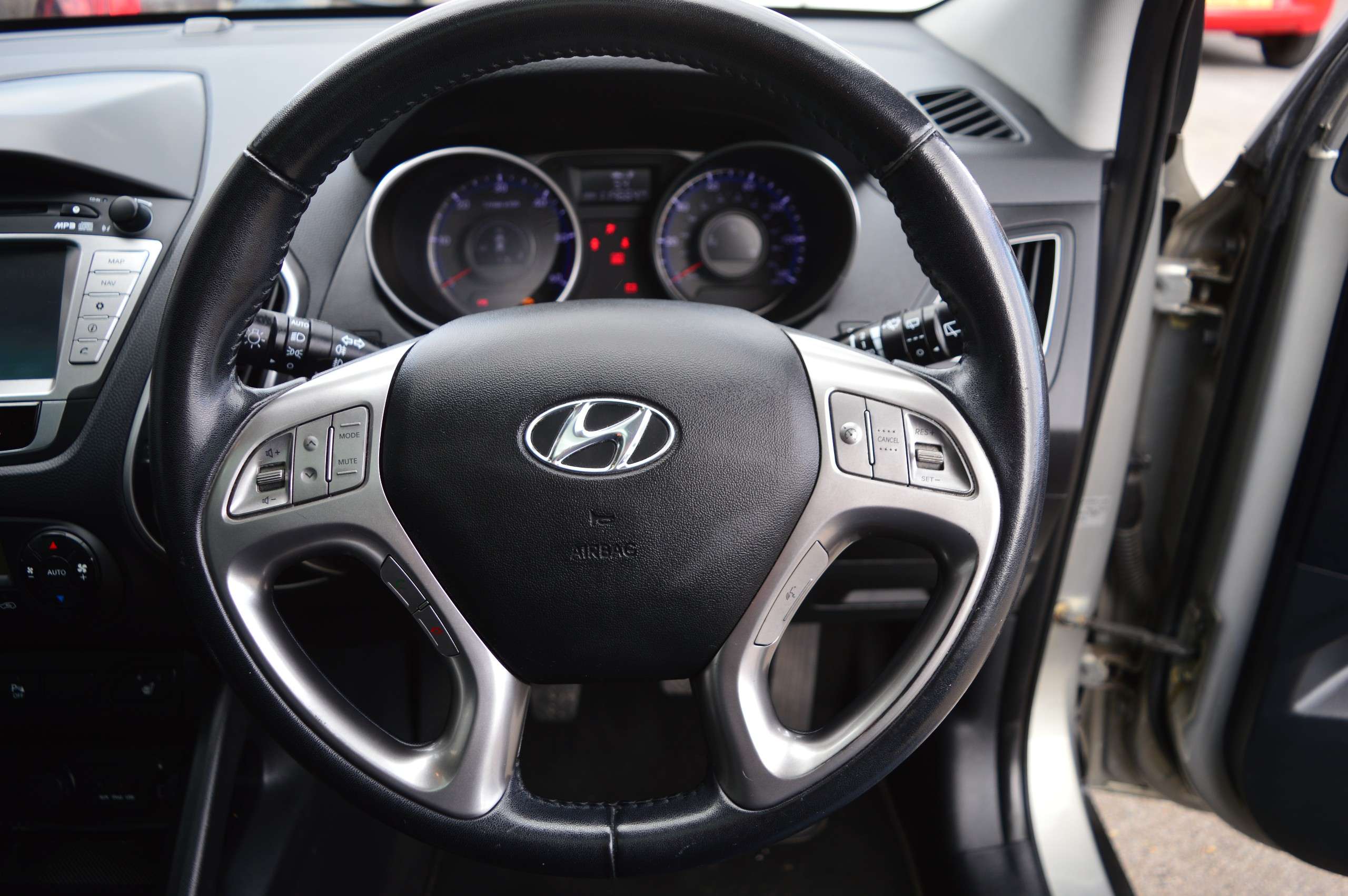 A 2011 HYUNDAI IX35 1.7 CRDi Premium SUV 5dr Diesel Manual Euro 5 (s/s) (115 ps) A 2011 HYUNDAI IX35 1.7 CRDi Premium SUV 5dr Diesel Manual Euro 5 (s/s) (115 ps)