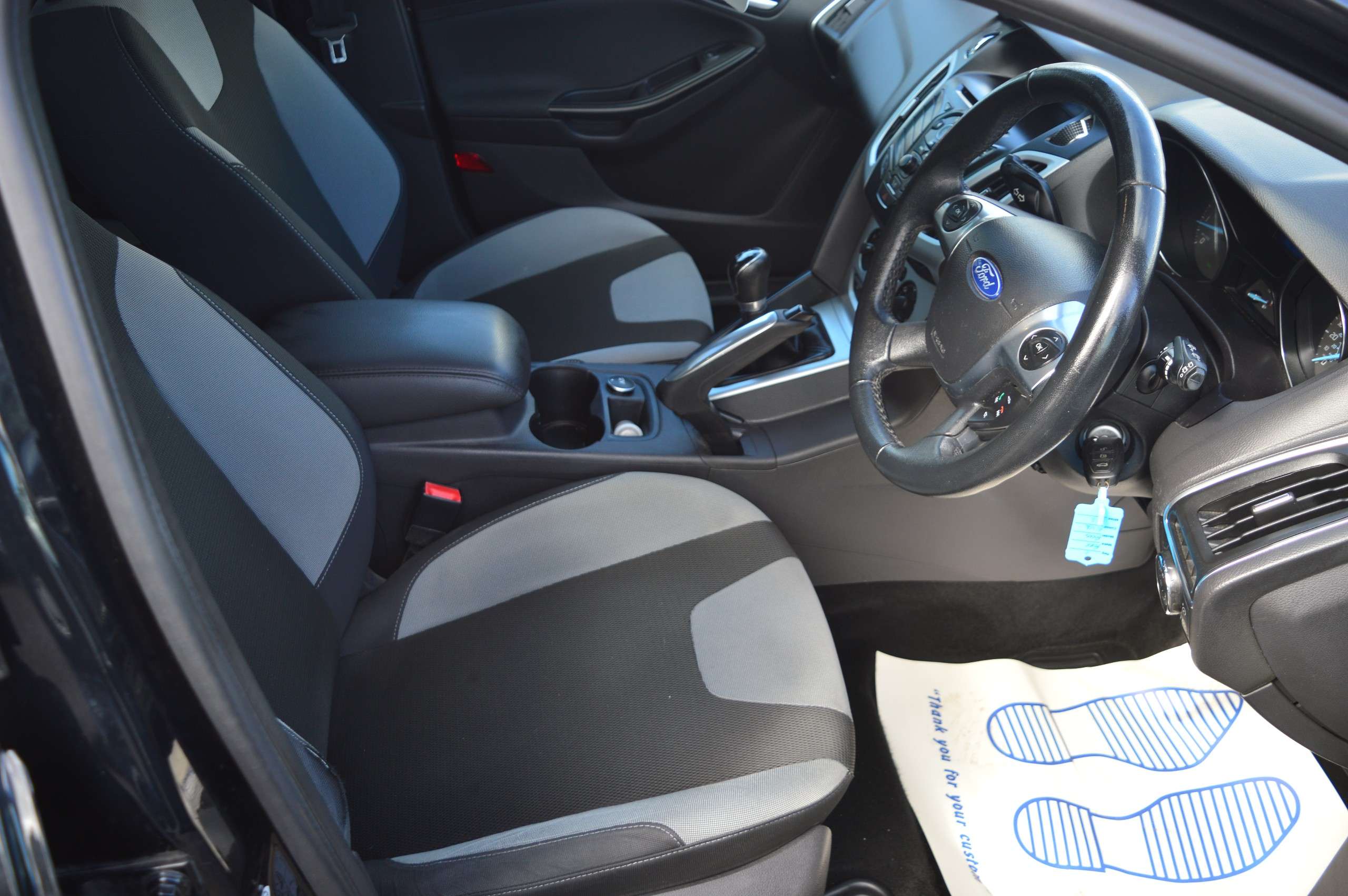 A 2011 FORD FOCUS 1.6 Zetec Hatchback 5dr Petrol Manual Euro 5 (125 ps) A 2011 FORD FOCUS 1.6 Zetec Hatchback 5dr Petrol Manual Euro 5 (125 ps)