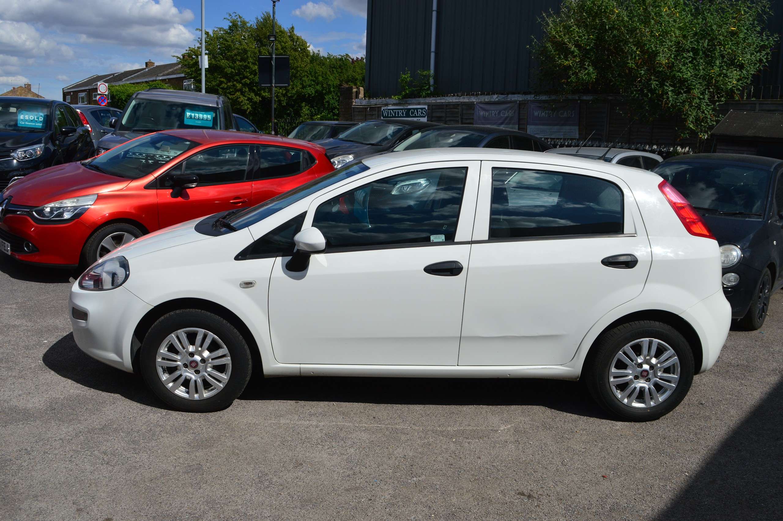 A 2017 FIAT PUNTO 1.2 Pop + Hatchback 5dr Petrol Euro 6 (69 bhp) A 2017 FIAT PUNTO 1.2 Pop + Hatchback 5dr Petrol Euro 6 (69 bhp)