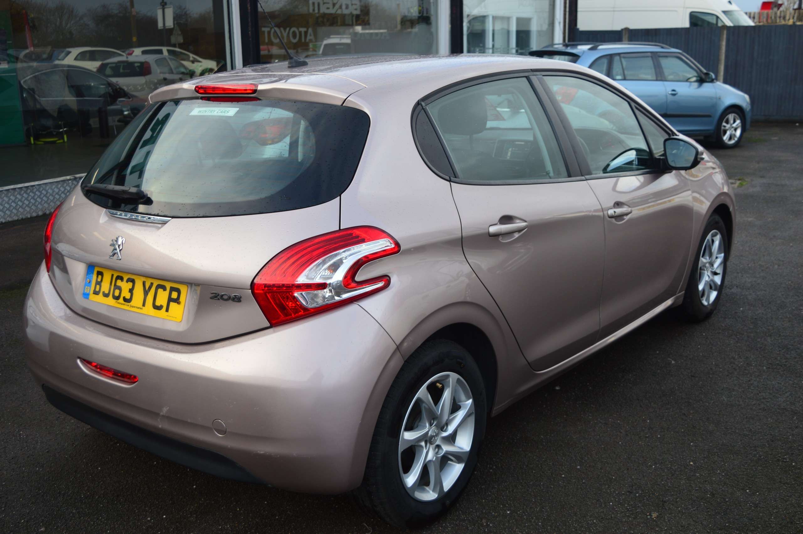 2013 PEUGEOT 208 2013 PEUGEOT 208