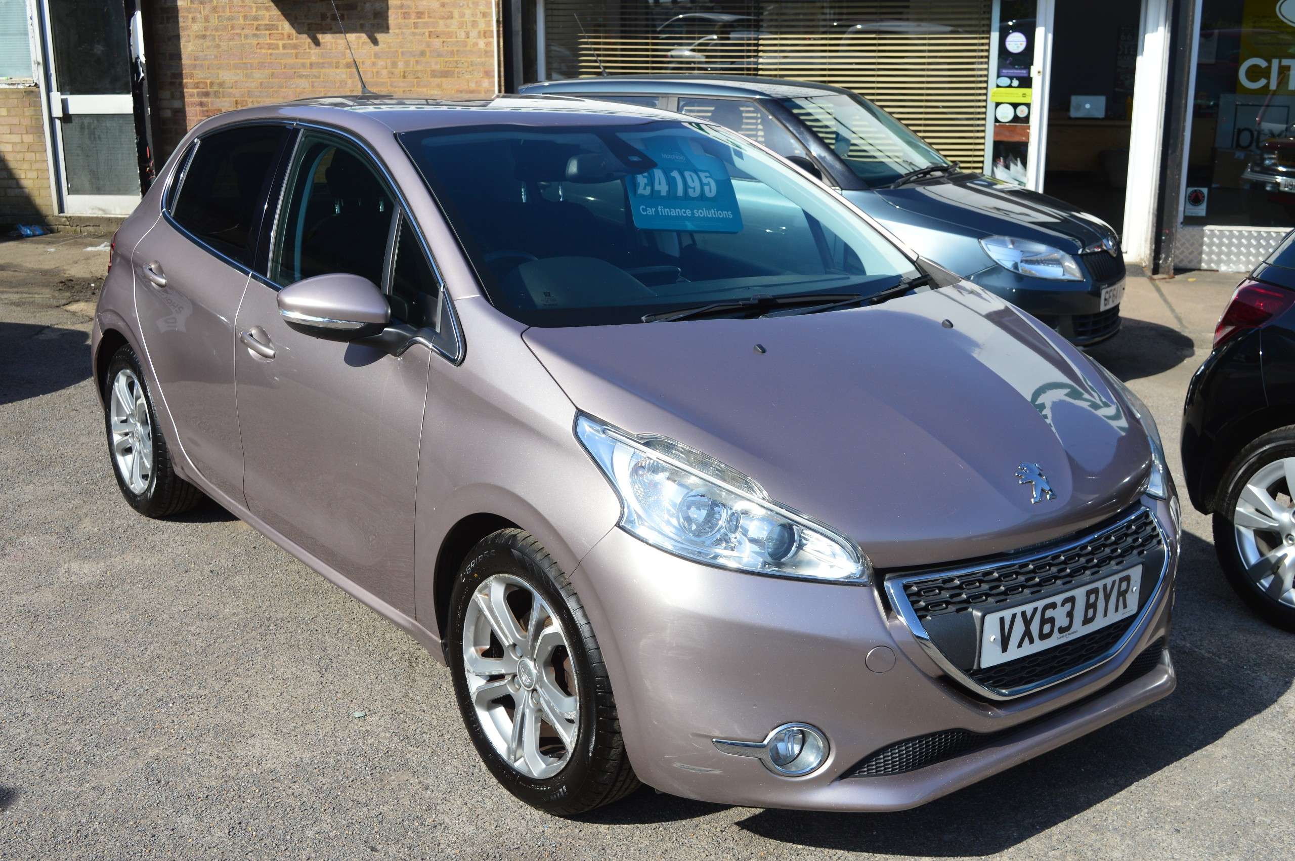 A 2013 PEUGEOT 208 A 2013 PEUGEOT 208